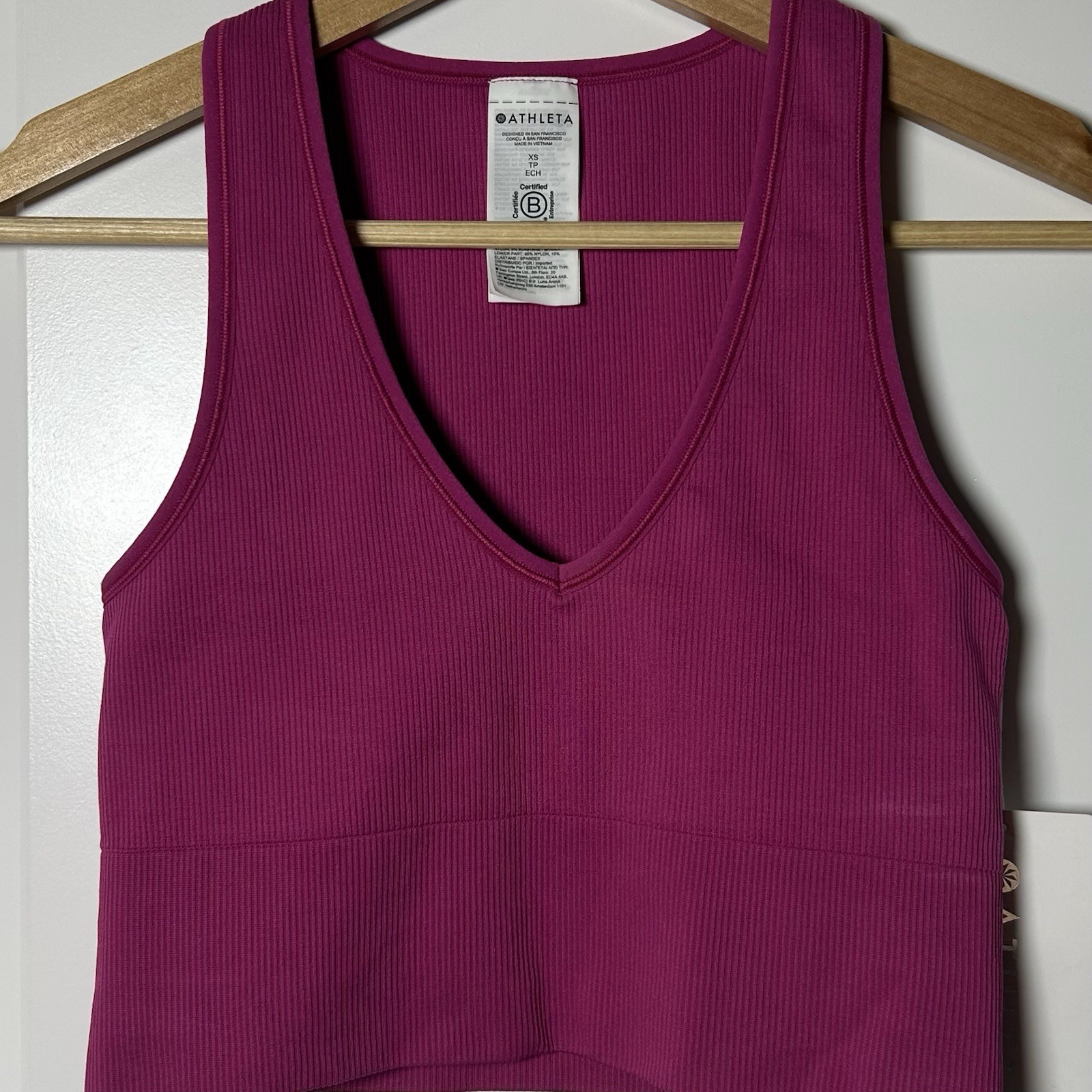 Athleta Magenta Aurora Moisture Wicking Seamless Breatheable Crop Rib Tank Top