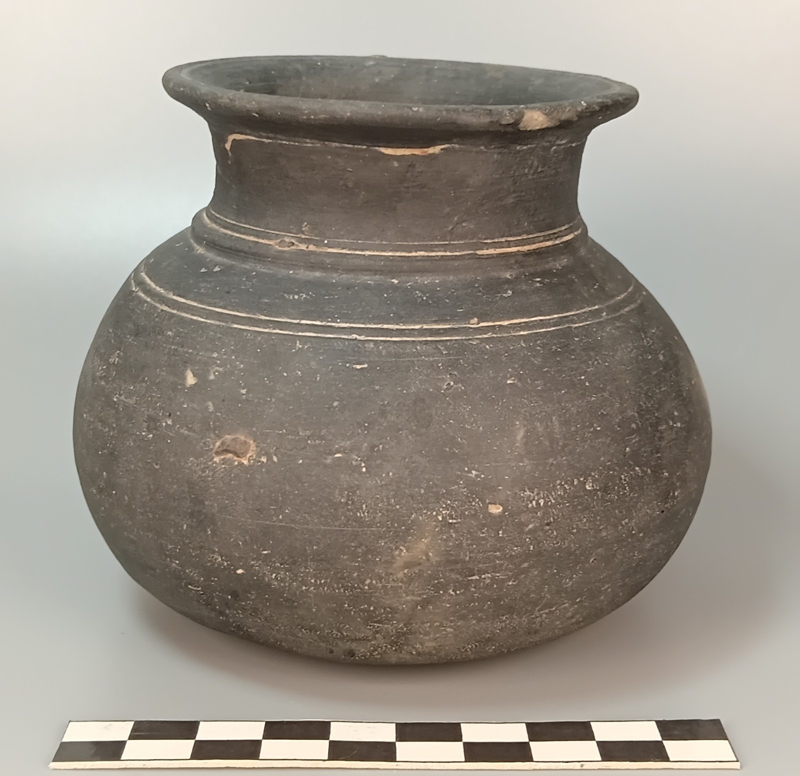 Ancient Thai Ayutthaya 16th-17th C Smoke-Blackened Earthenware Jar Pottery 90mm