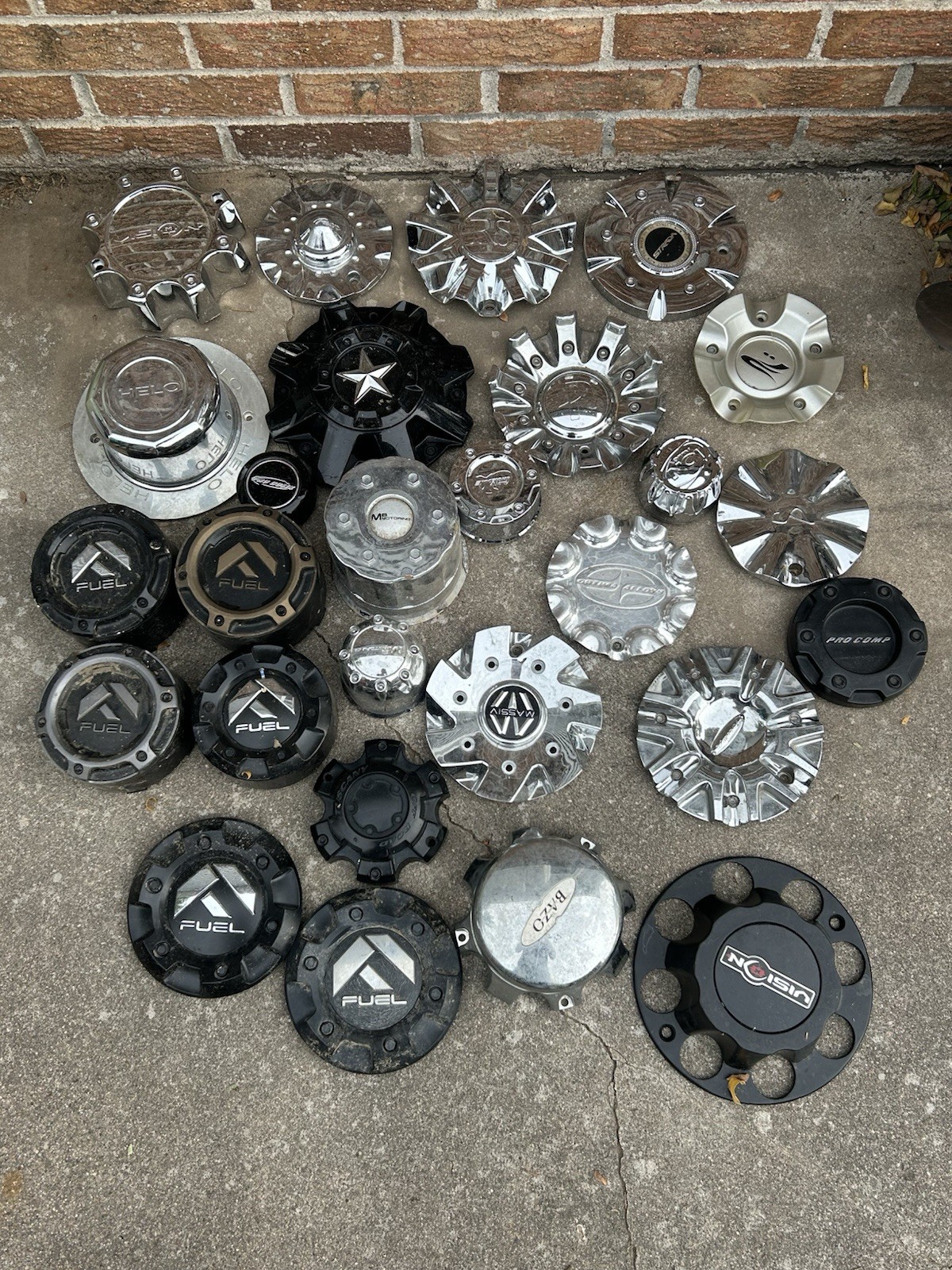 Wholesale Lot Of 27 Aftermarket Custom Rim Wheel Center Hub Caps Misc Wholesale Lot Of 27 Aftermarket Custom Rim Wheel Center Hub Caps Misc