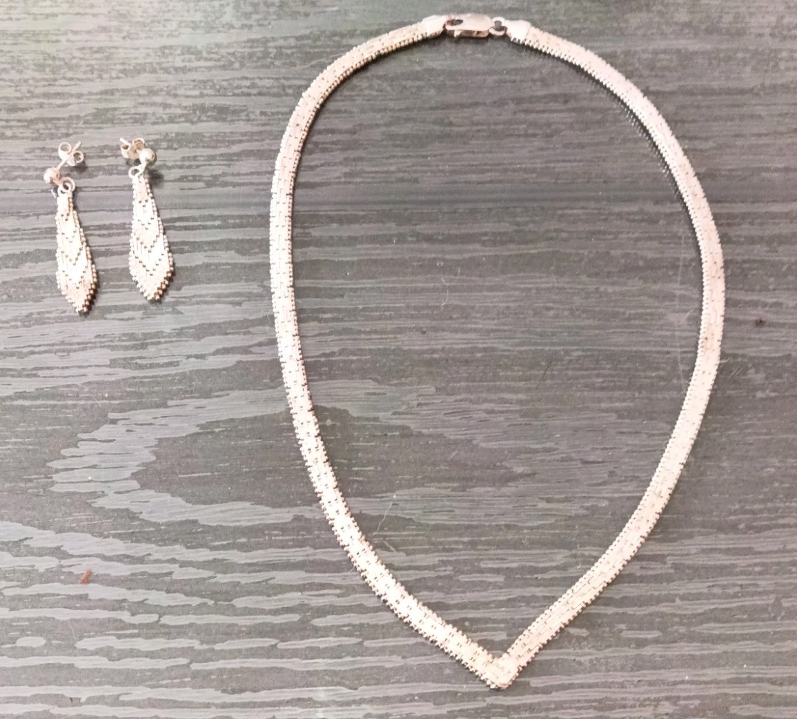 Vintage Italian Sterling Silver V-Shaped Chevron 16\