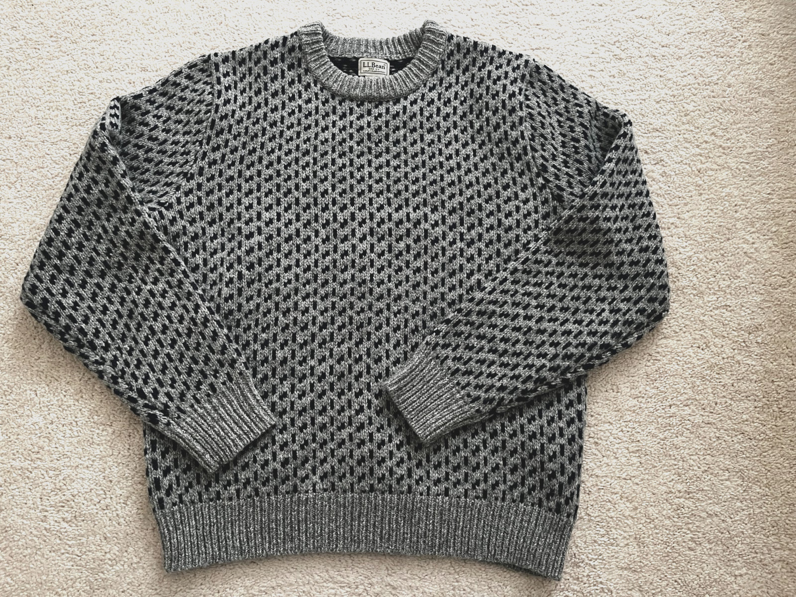 NWOT LL Bean 100% Lambswool Men\'s Pullover Sweater MEDIUM Navy Dot Crewneck