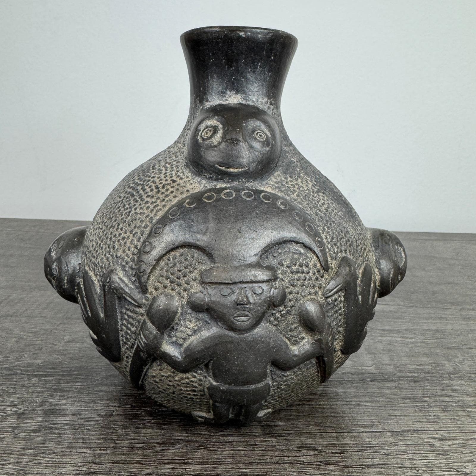 Antique Pre-Columbian Chimu Black Clay Pottery Vessel Pre-Columbian Figural Vase Antique Pre-Columbian Chimu Black Clay Pottery Vessel Pre-Columbian Figural Vase