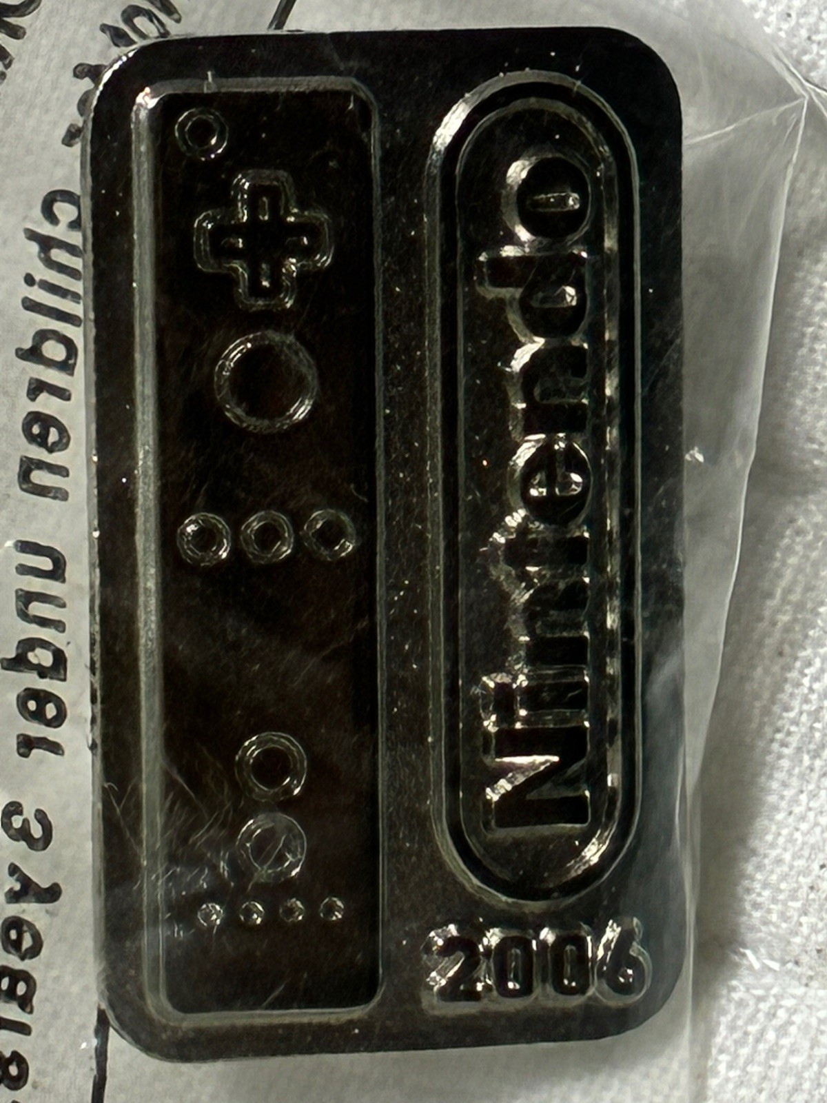 Vintage E3 Nintendo Wii Controller Silver Pin Pinback 2006