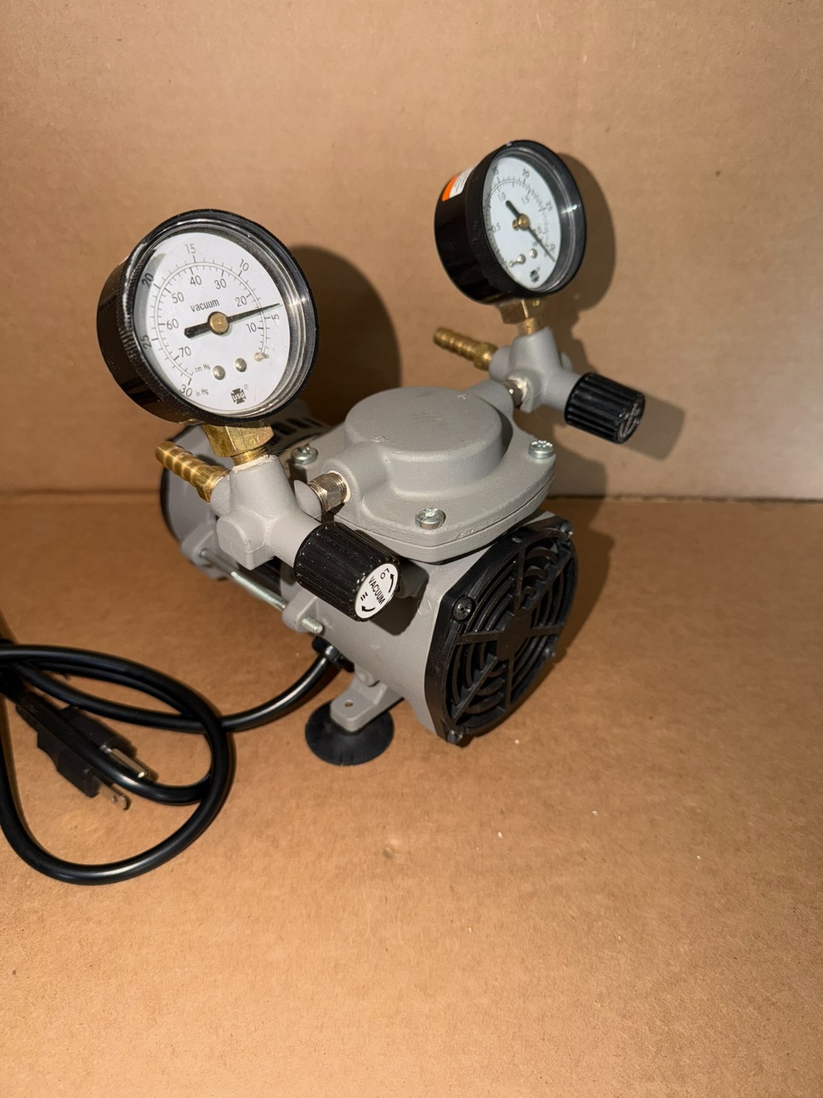 WORKING Cole-Parmer L-79200-00 PTFE-Coated Vacuum Pump with Vacuum Gauges