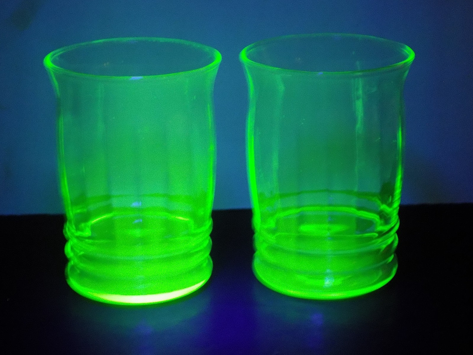 2 Macbeth-Evans Optic Ribbed Green Uranium Depression Glass Unetched 4\