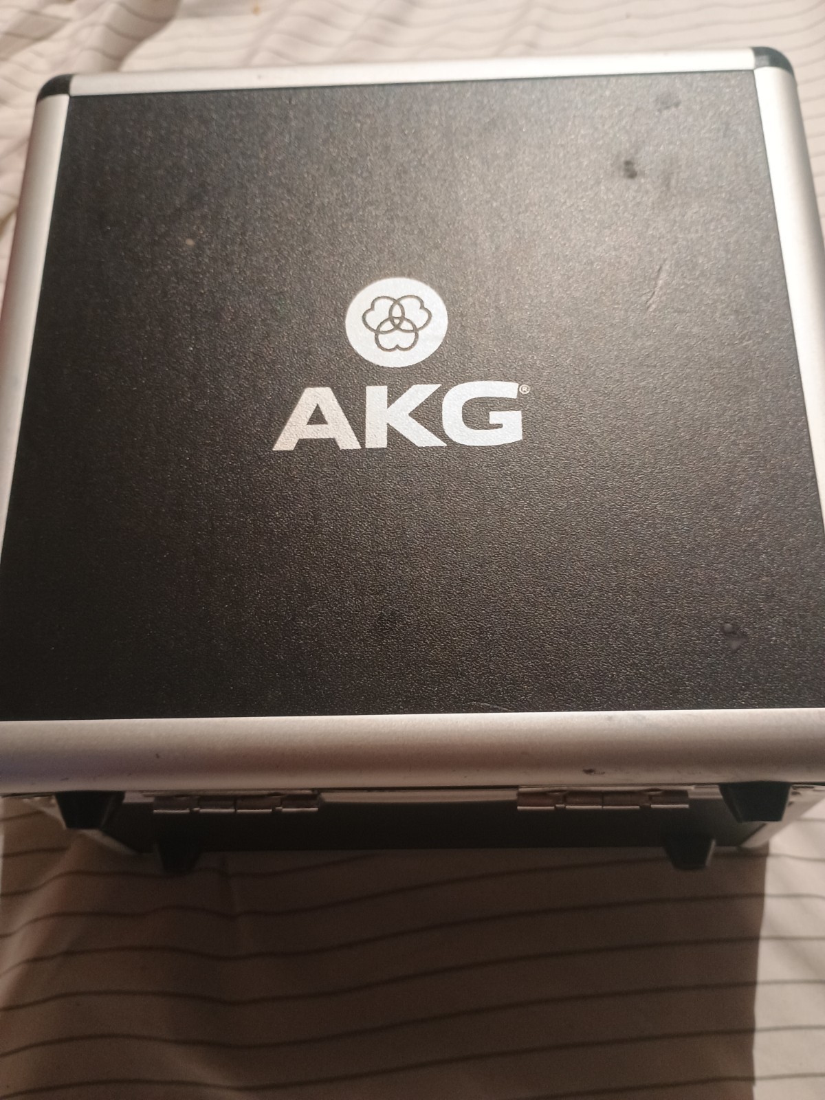 AKG P220 High-Performance Large Diaphragm True Condenser Microphone AKG P220 High-Performance Large Diaphragm True Condenser Microphone
