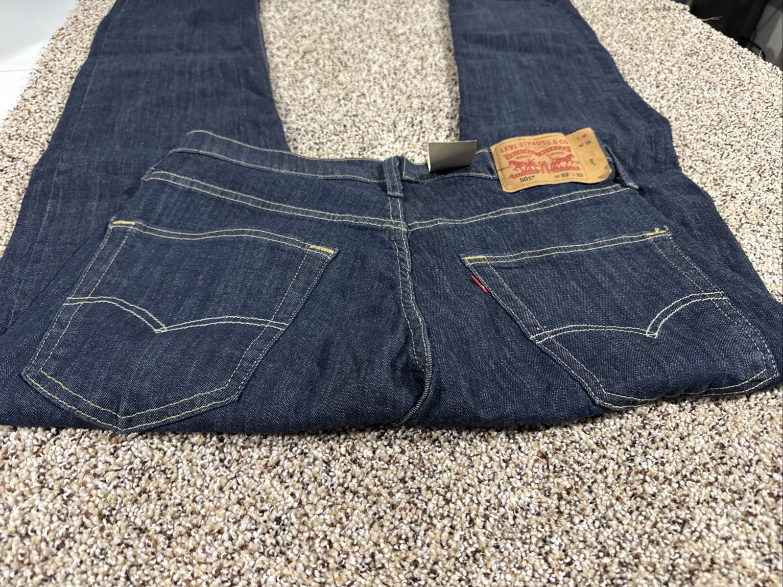 NWT LEVI\'S 501 STRAIGHT MEN\'S JEANS SIZE 32X32 NWT LEVI\'S 501 STRAIGHT MEN\'S JEANS SIZE 32X32
