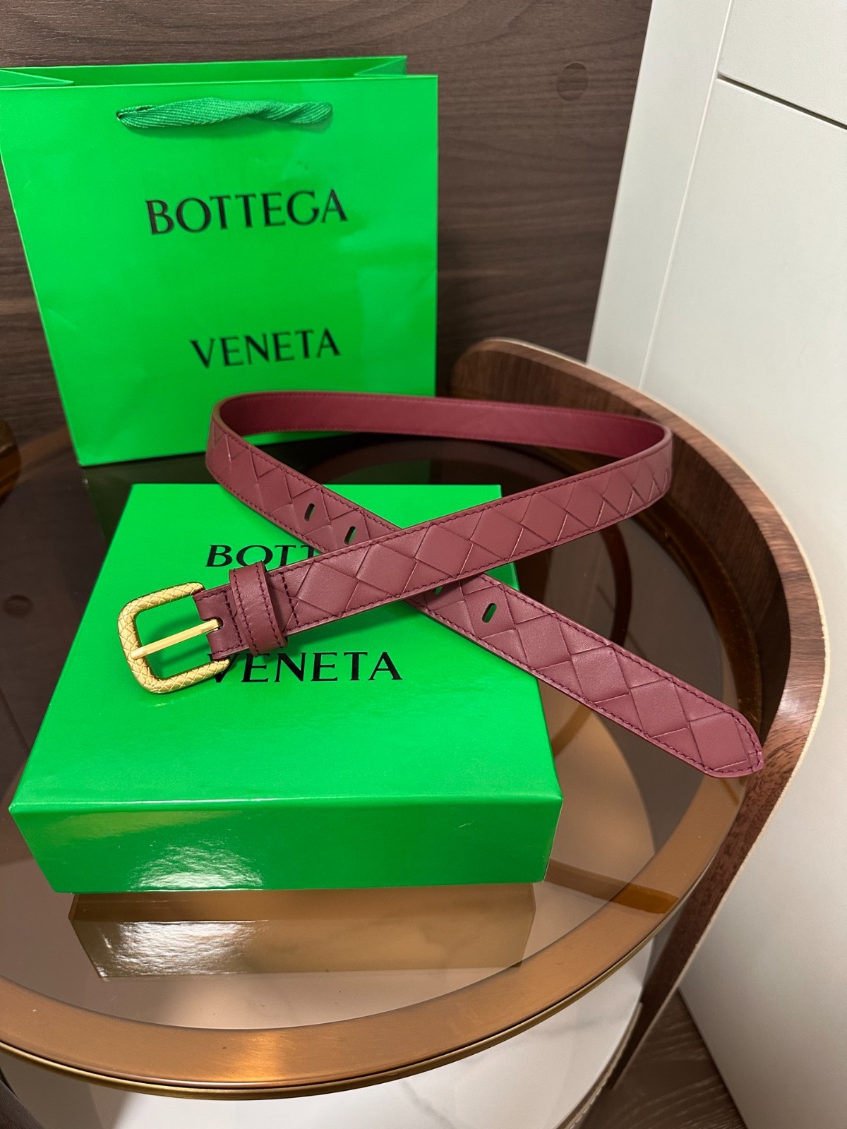 Bottega Veneta Women\'s Burgundy Woven Leather Belt Gold Buckle Casual New. Bottega Veneta Women\'s Burgundy Woven Leather Belt Gold Buckle Casual New.