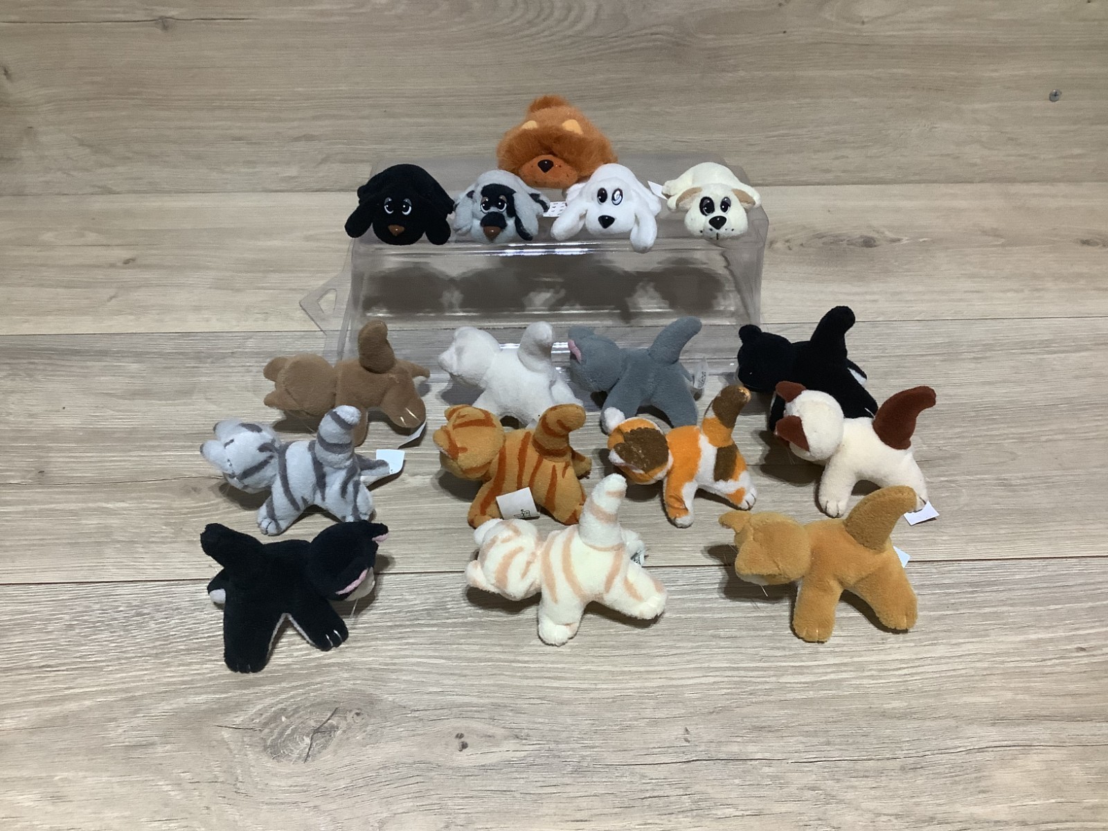 Vintage Pound Puppies Pound Purries Mini Figures Lot of 16 Pets  Galoob 1995