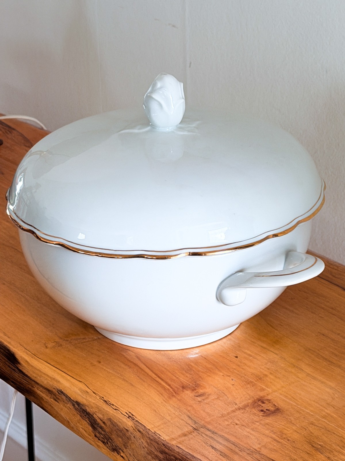 MidCentury Kahla White Porcelain Covered Tureen Gold Trim Rosebud Finial Germany