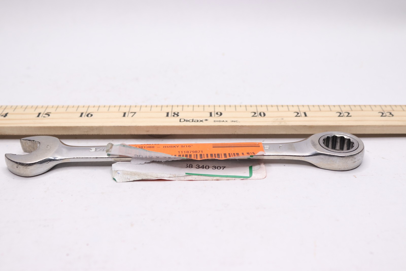 Husky Reversible Ratcheting Combination Wrench 9/16" 1001381388