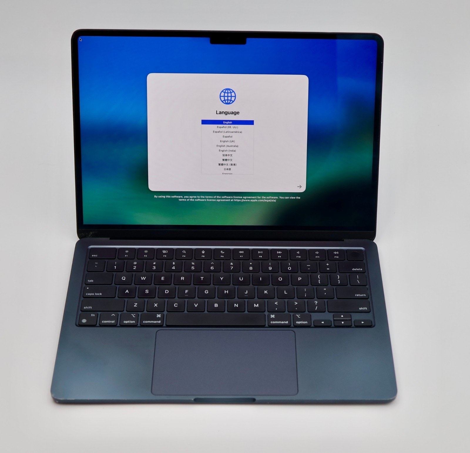 Apple MacBook Air 13.6” M2 8GB 256GB SSD 2022 MLY33LL/A 8‑Core CPU 8‑Core GPU