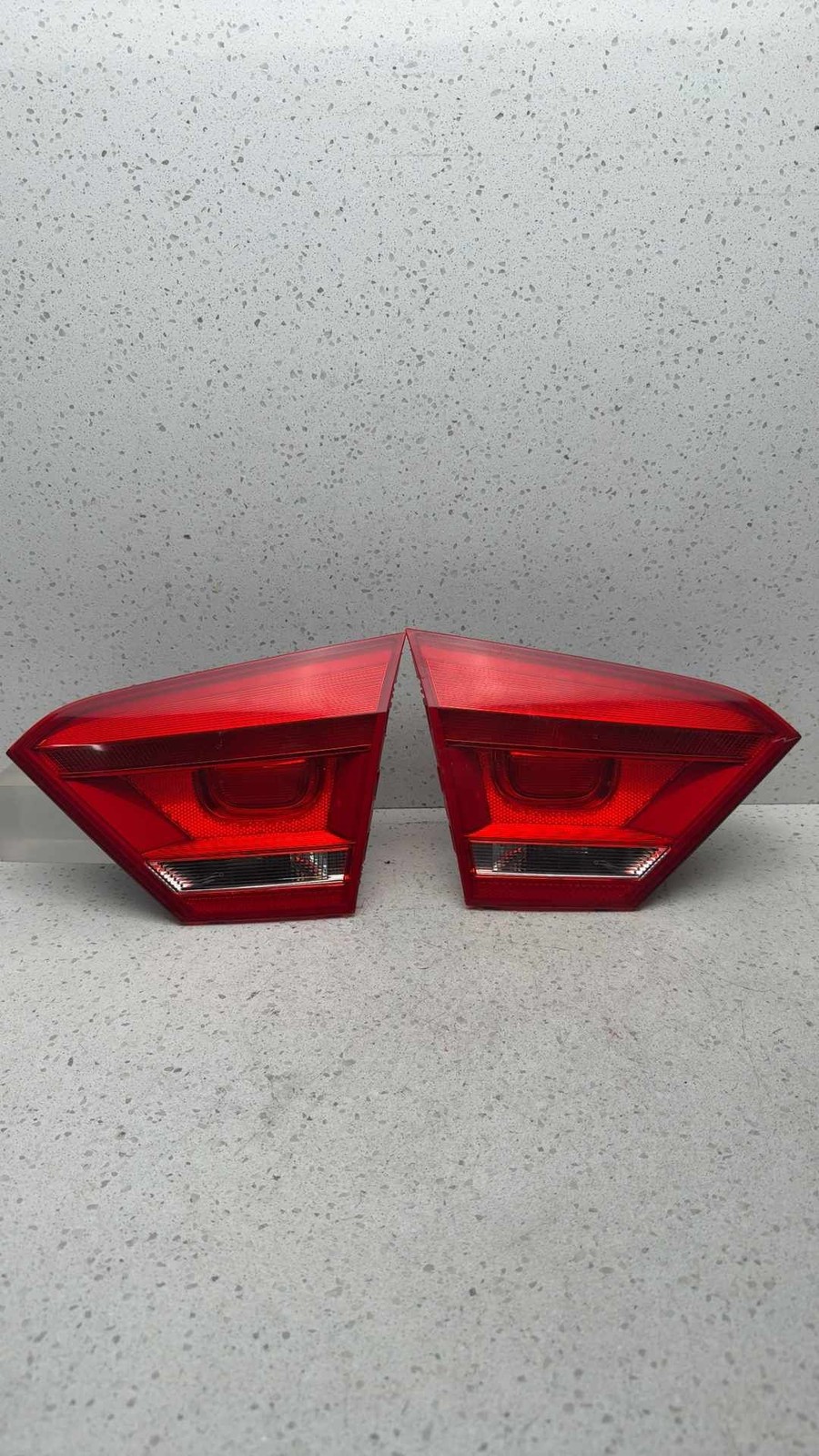 2012-2015 VW PASSAT Tail Light Assembly Left Right 2pcs Lid Mounted
