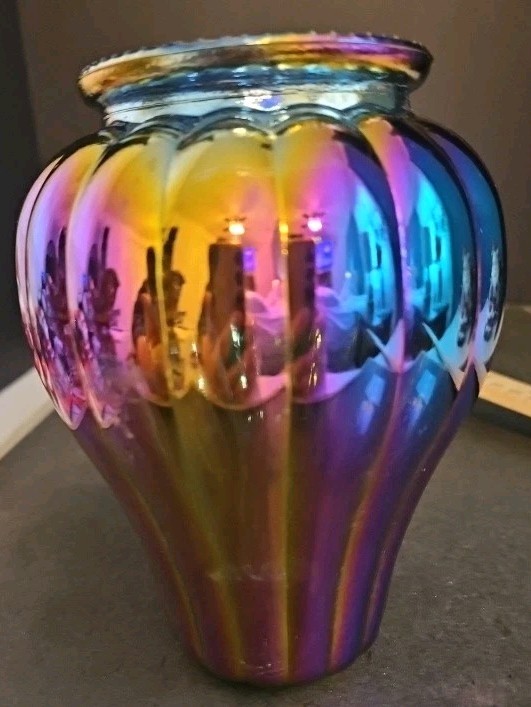Vtg. Beautiful Irridescent Vase 5.5 Inch 
