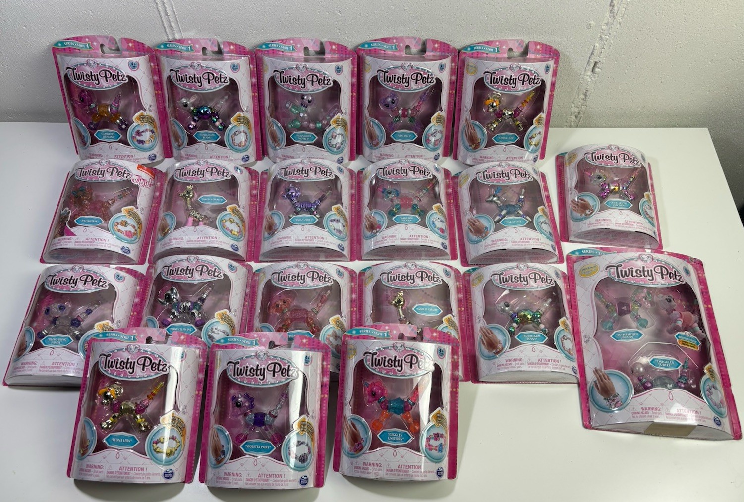 Twisty Petz Series 1 Lot (20) Bracelet; Assorted Unicorns, BOWBOW, Sealed, NIB Twisty Petz Series 1 Lot (20) Bracelet; Assorted Unicorns, BOWBOW, Sealed, NIB