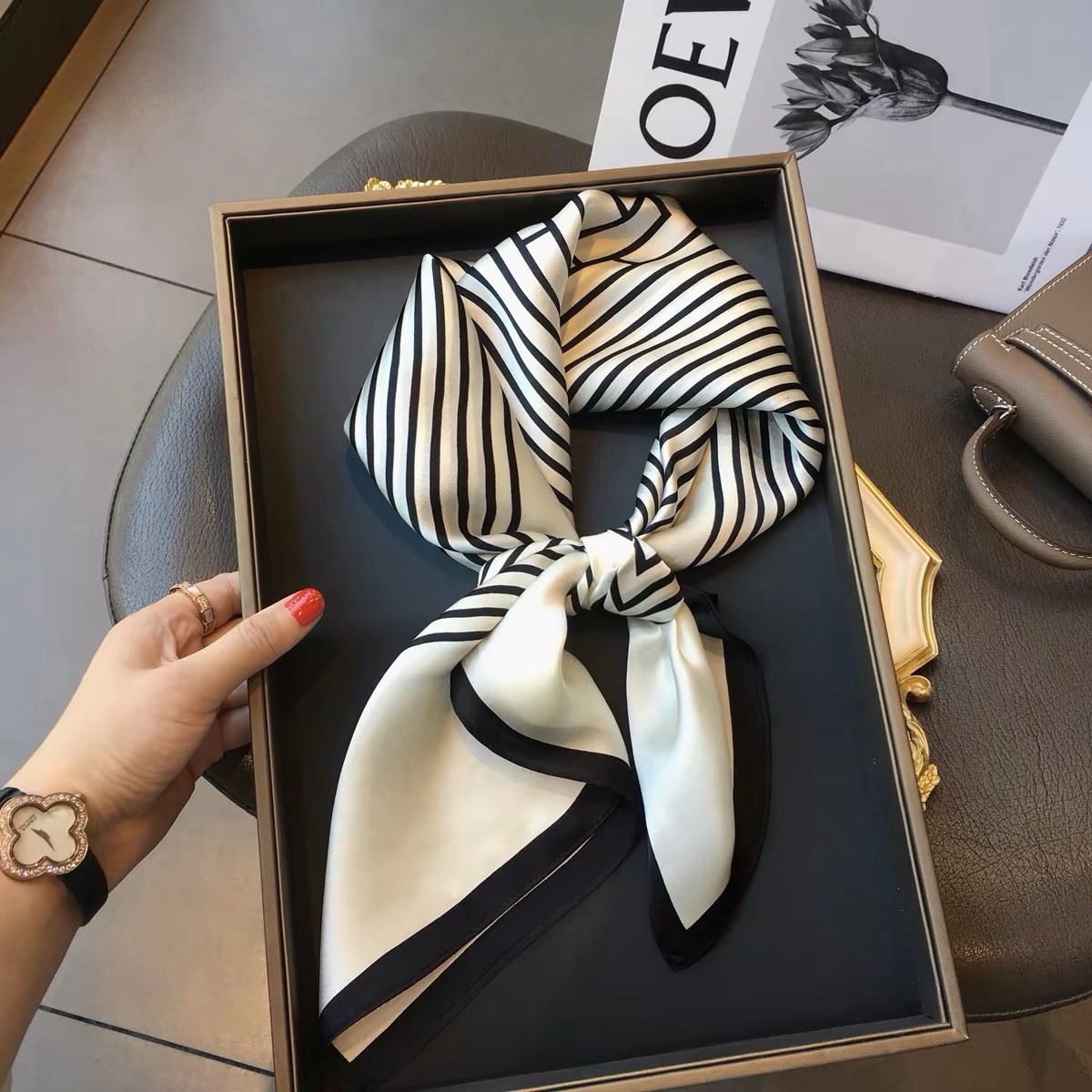 100% Mulberry Silk Scarf Women 68x68 cm White Black Stripe Square Neck Hair