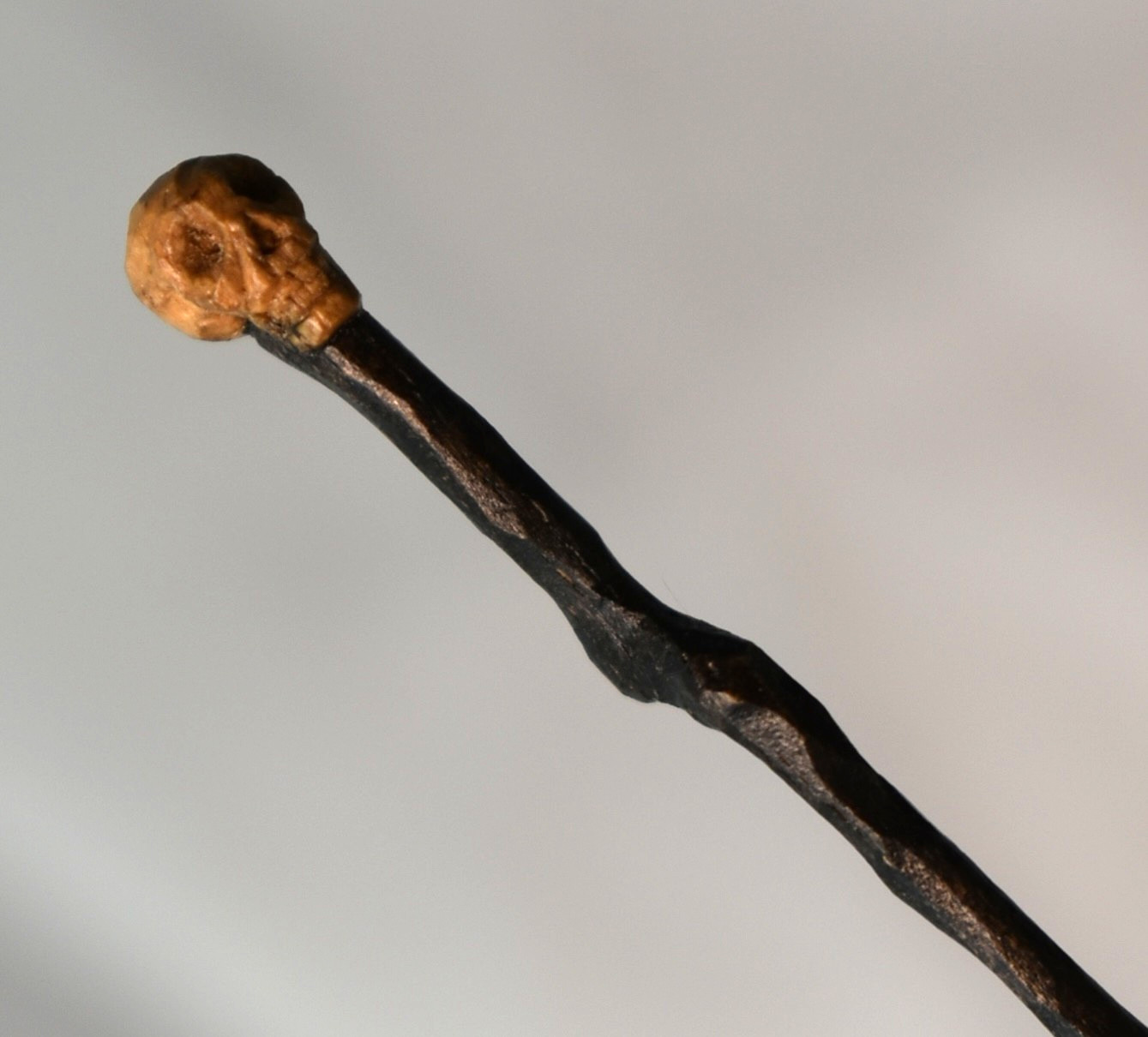 Vtg Dollhouse Miniature HALLOWEEN ARTISAN SKULL CANE Walking Stick Handcarved Vtg Dollhouse Miniature HALLOWEEN ARTISAN SKULL CANE Walking Stick Handcarved