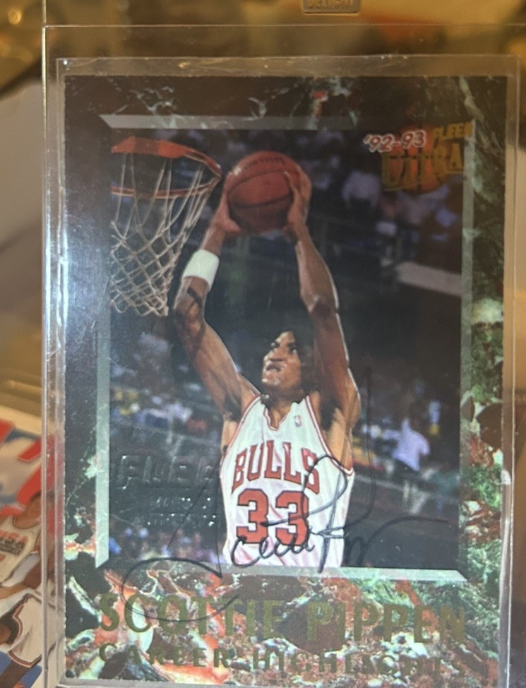 Scottie Pippen Signed 1992-93 Fleer Ultra Career Highlights #3 (ungraded) Scottie Pippen Signed 1992-93 Fleer Ultra Career Highlights #3 (ungraded)