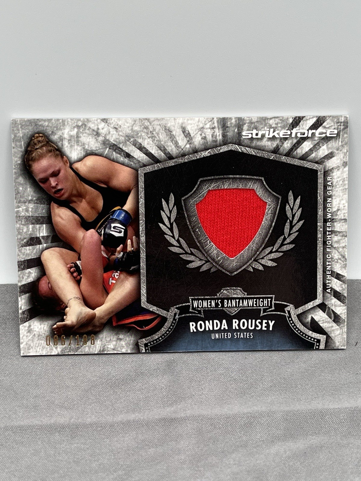 2012 Topps UFC Bloodlines Ronda Rousey ROOKIE RELIC #FR-RR 086/188