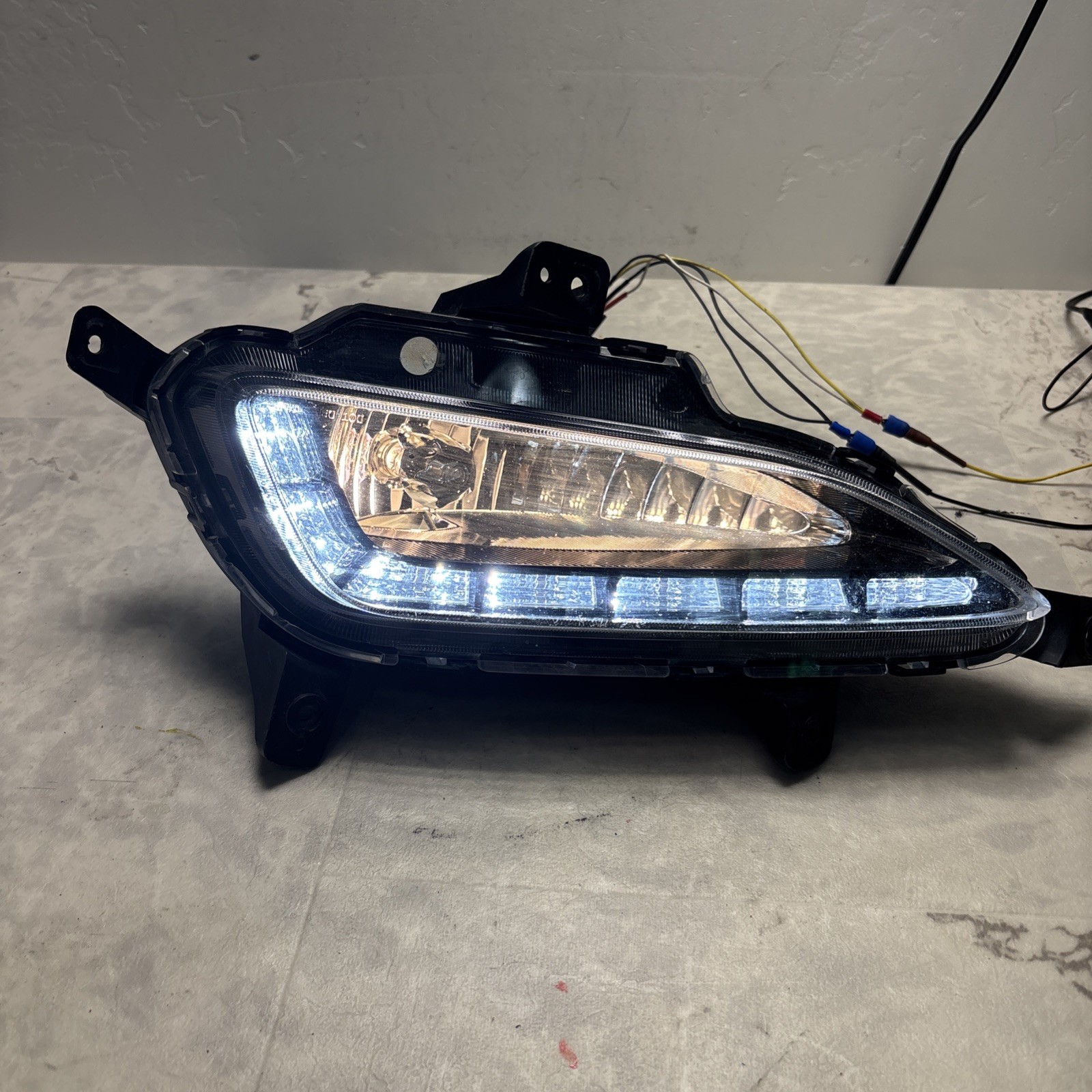 2019-2021 HYUNDAI TUCSON FOG LIGHT LEFT DRIVER 92201-D3100 OEM Nice 2019-2021 HYUNDAI TUCSON FOG LIGHT LEFT DRIVER 92201-D3100 OEM Nice