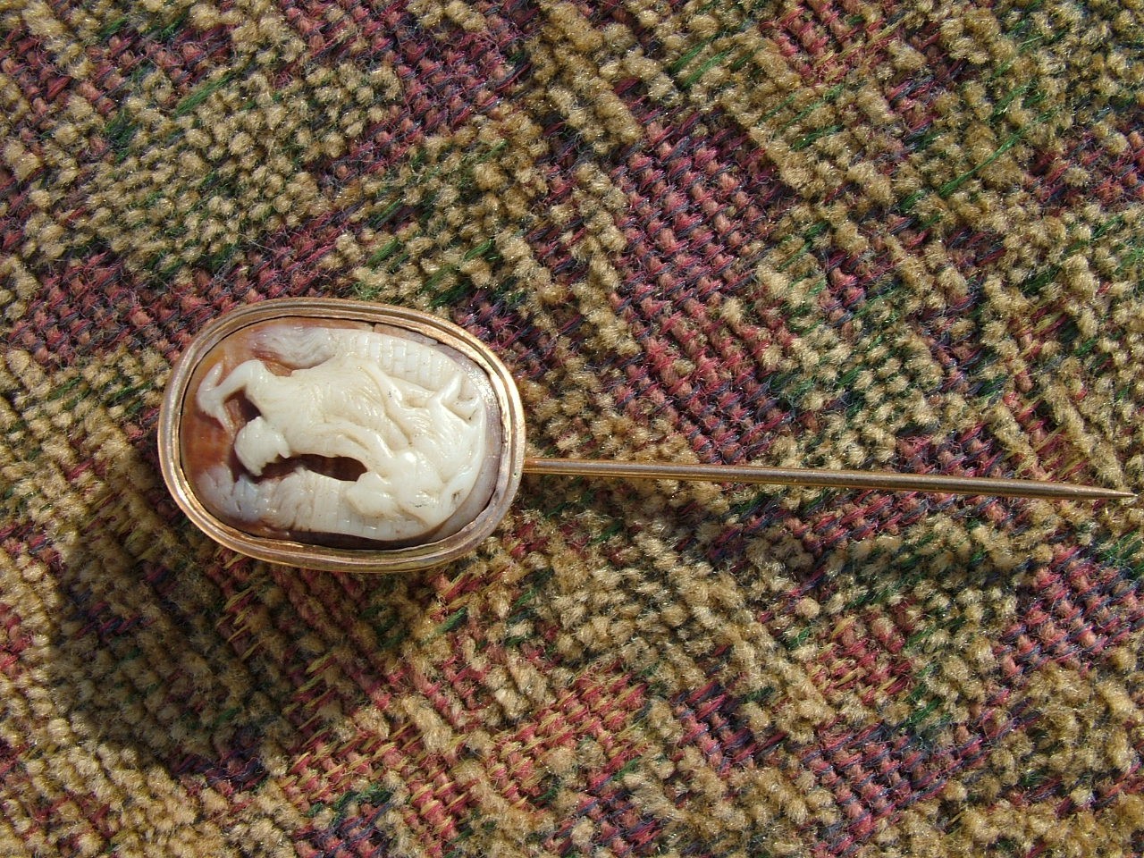 ANTIQUE 14K GOLD HEAVY STICKPIN WITH CUT CAMEO SHELL 6.1 GRAMS