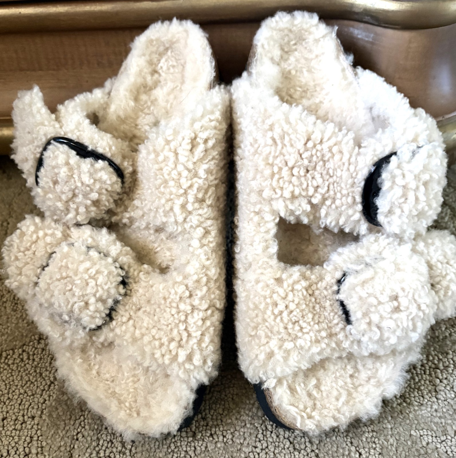 NWOB PAPILLIO BY BIRKENSTOCK ARIZONA EGGSHELL SHEARLING SANDALS SIZE: 7
