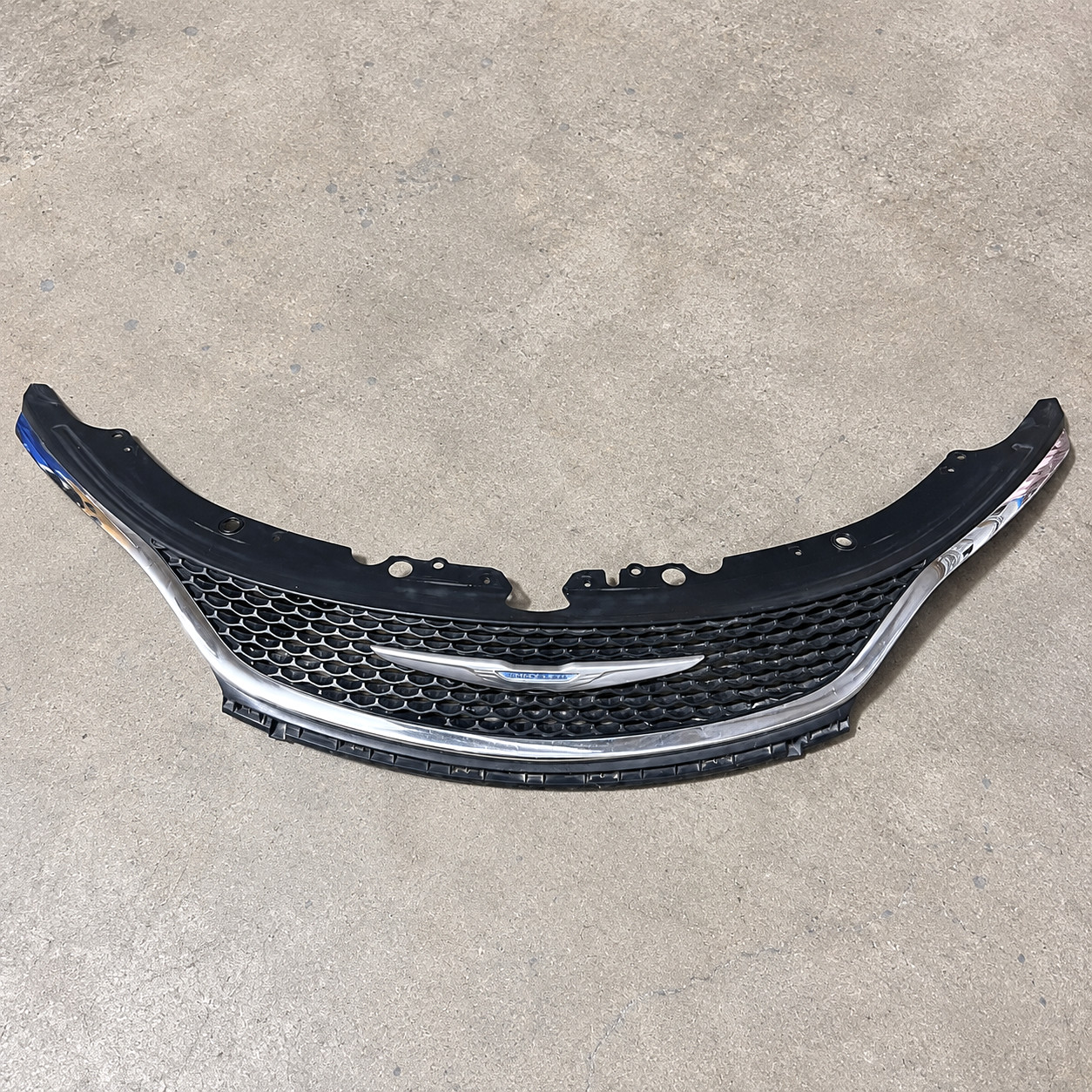 2015-2017 Chrysler 200 Front Upper Grille Chrome Trim OEM Mopar 68227617AC