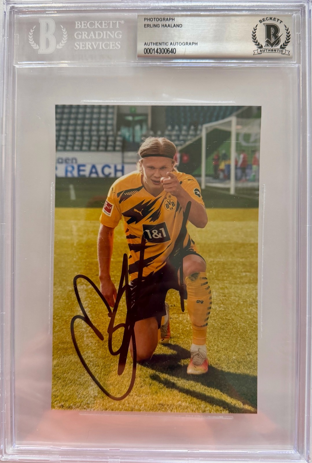 Erling Haaland Autographed Borussia Dortmund Photo Beckett BAS Slabbed 4”x6”