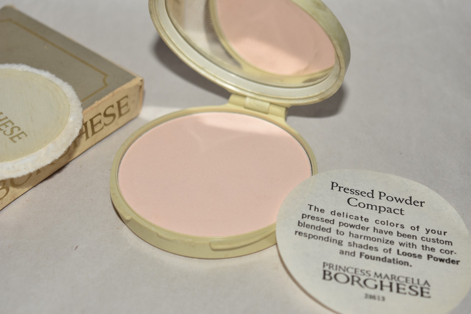 NIB Borghese Vintage Pressed Powder Compact - Translucent II (Medium) NIB Borghese Vintage Pressed Powder Compact - Translucent II (Medium)