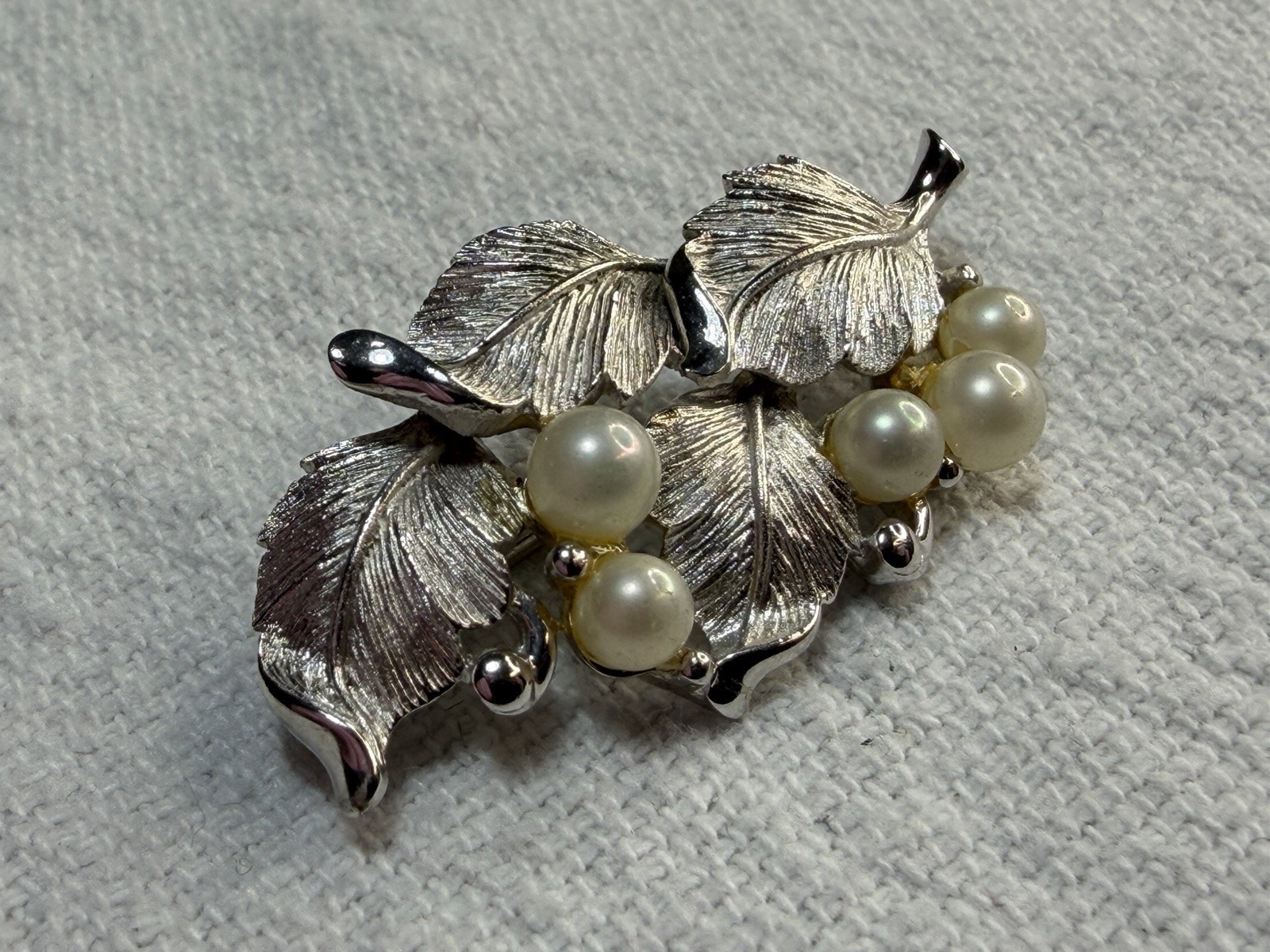 PENNINO Silver Tone Leaf & Faux Pearl Brooch Pin
