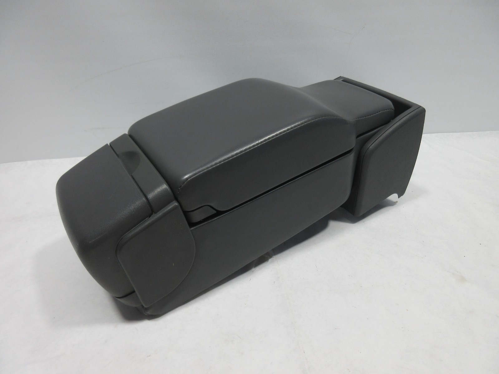 2000-05 BUICK LESABRE GRAY LEATHER CENTER CONSOLE CUP HOLDER 2000-05 BUICK LESABRE GRAY LEATHER CENTER CONSOLE CUP HOLDER
