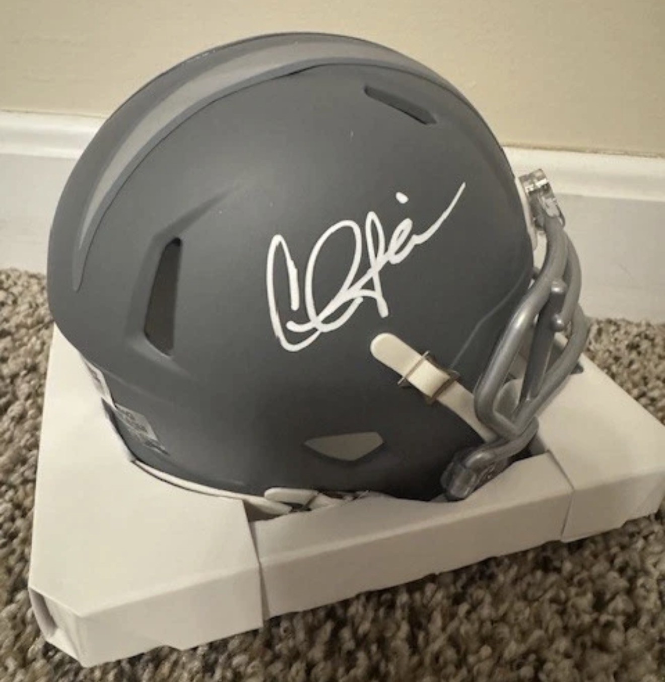 CHARLIE SHEEN SIGNED AUTO SLATE MINI HELMET BGS BAS AUTOGRAPHED RARE B CHARLIE SHEEN SIGNED AUTO SLATE MINI HELMET BGS BAS AUTOGRAPHED RARE B