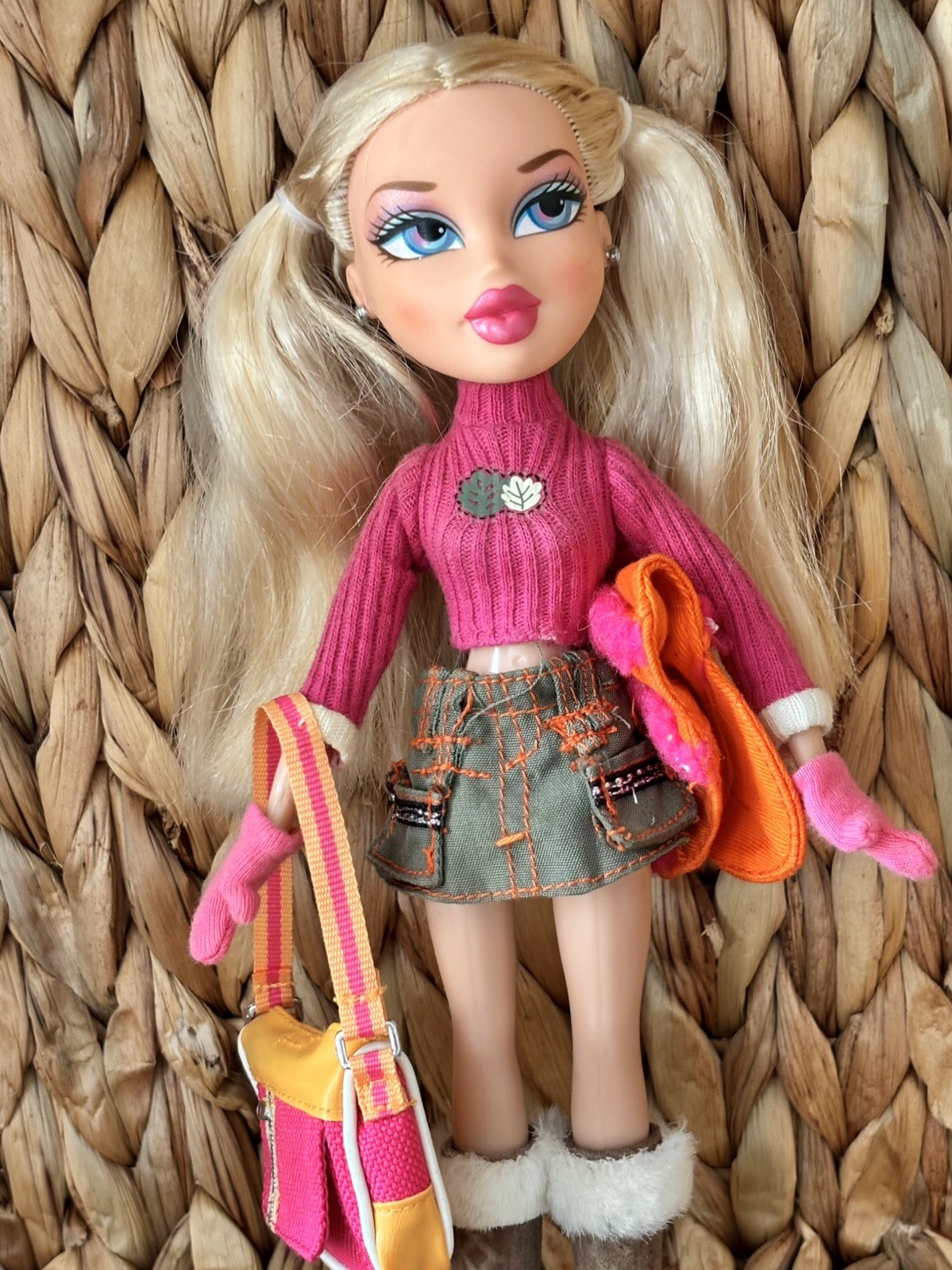 Vtg HTF 2005 MGA Bratz Campfire Cloe Doll, Outfit & Accessories