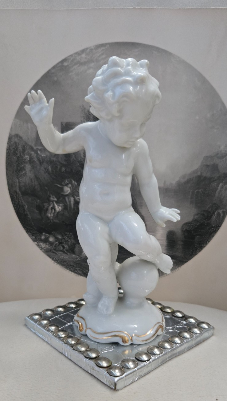 ANTIQUE WALLENDORF SCHAUBACH KUNST CHERUB PUTTI PLAYING WITH BALL FIGURINE 7 ANTIQUE WALLENDORF SCHAUBACH KUNST CHERUB PUTTI PLAYING WITH BALL FIGURINE 7
