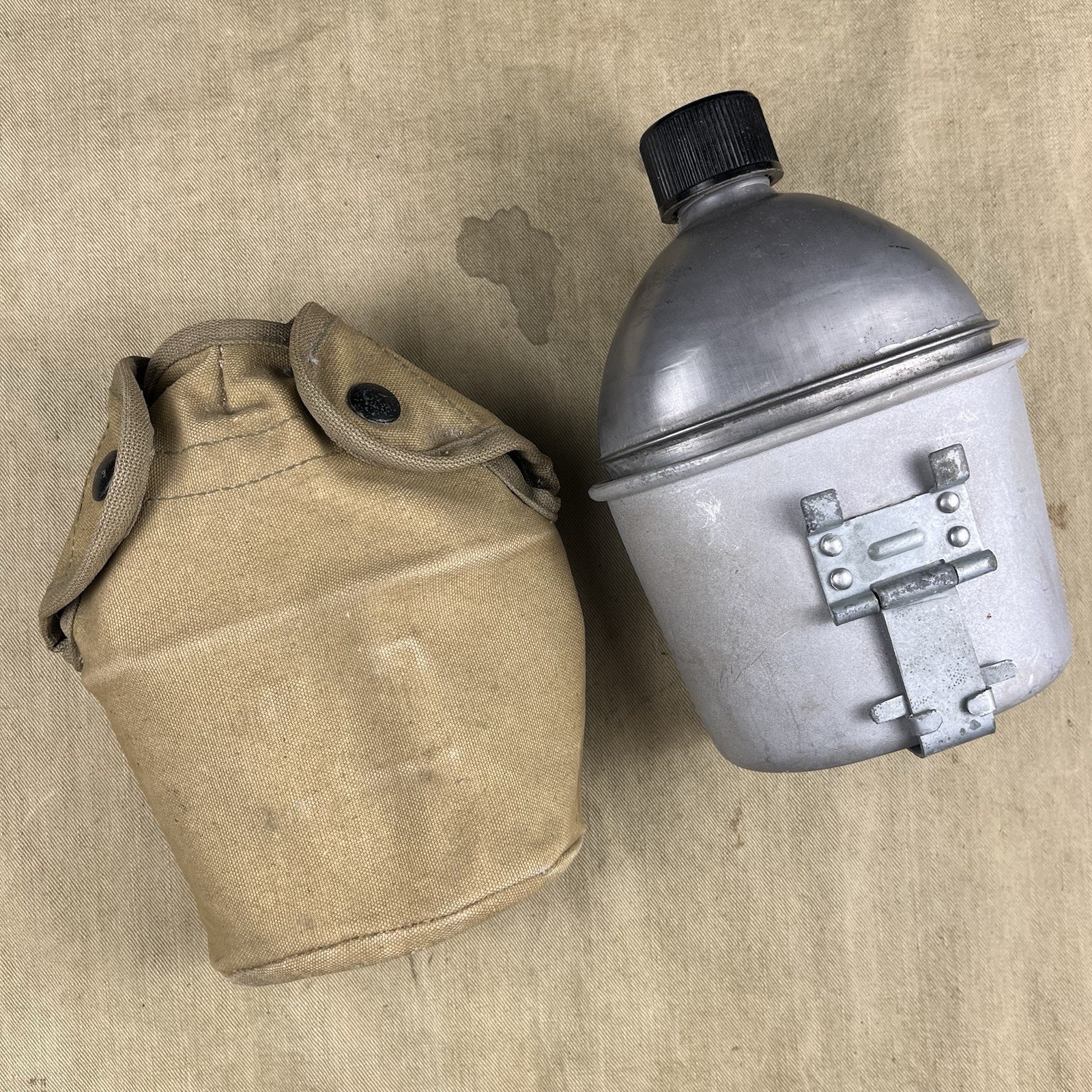 Original WWII WW2 USMC First Pattern P1 Canteen Cover With Canteen And Cup