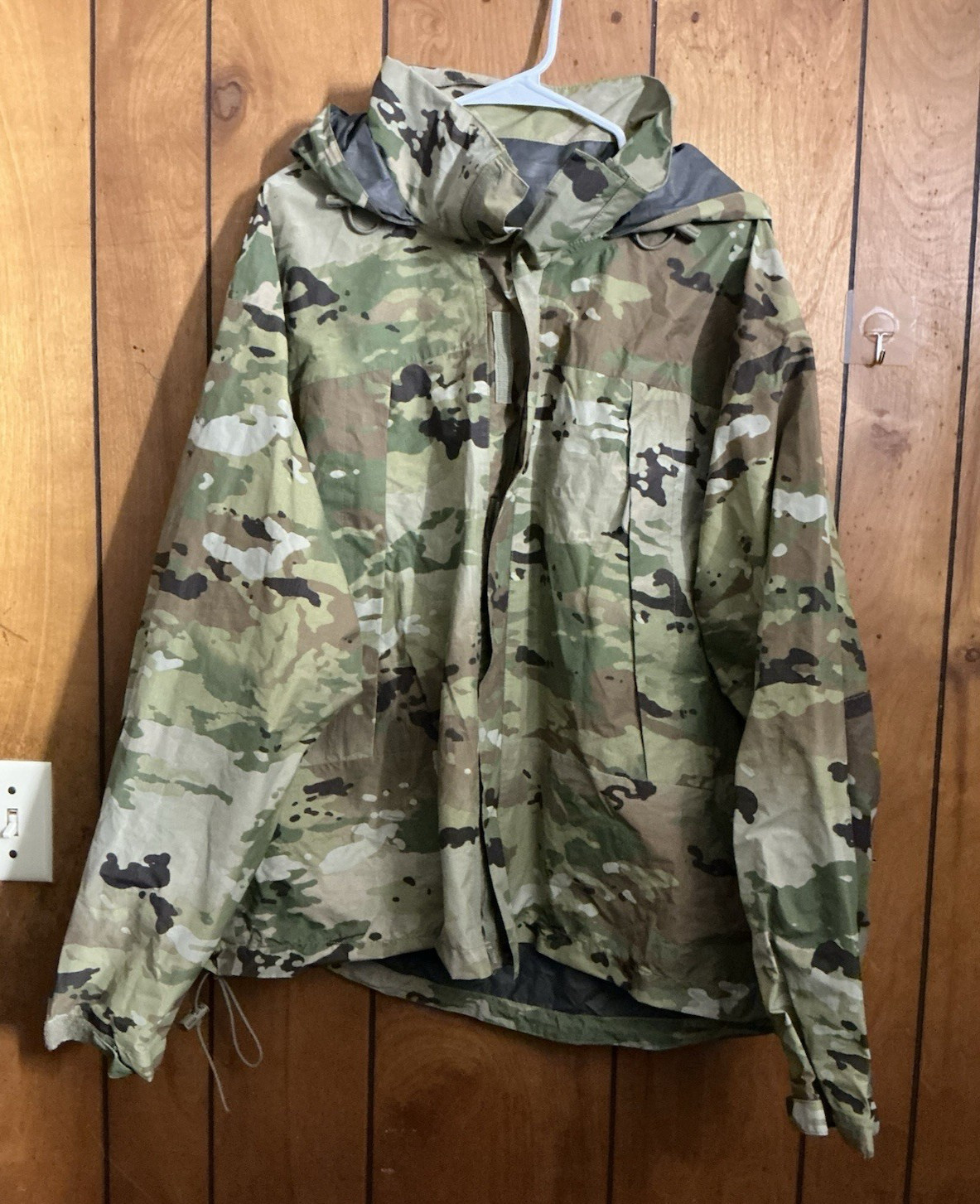 Camo  Waterproof  MULTICAM  Jacket  Size Unknown Large or X-Large ???
