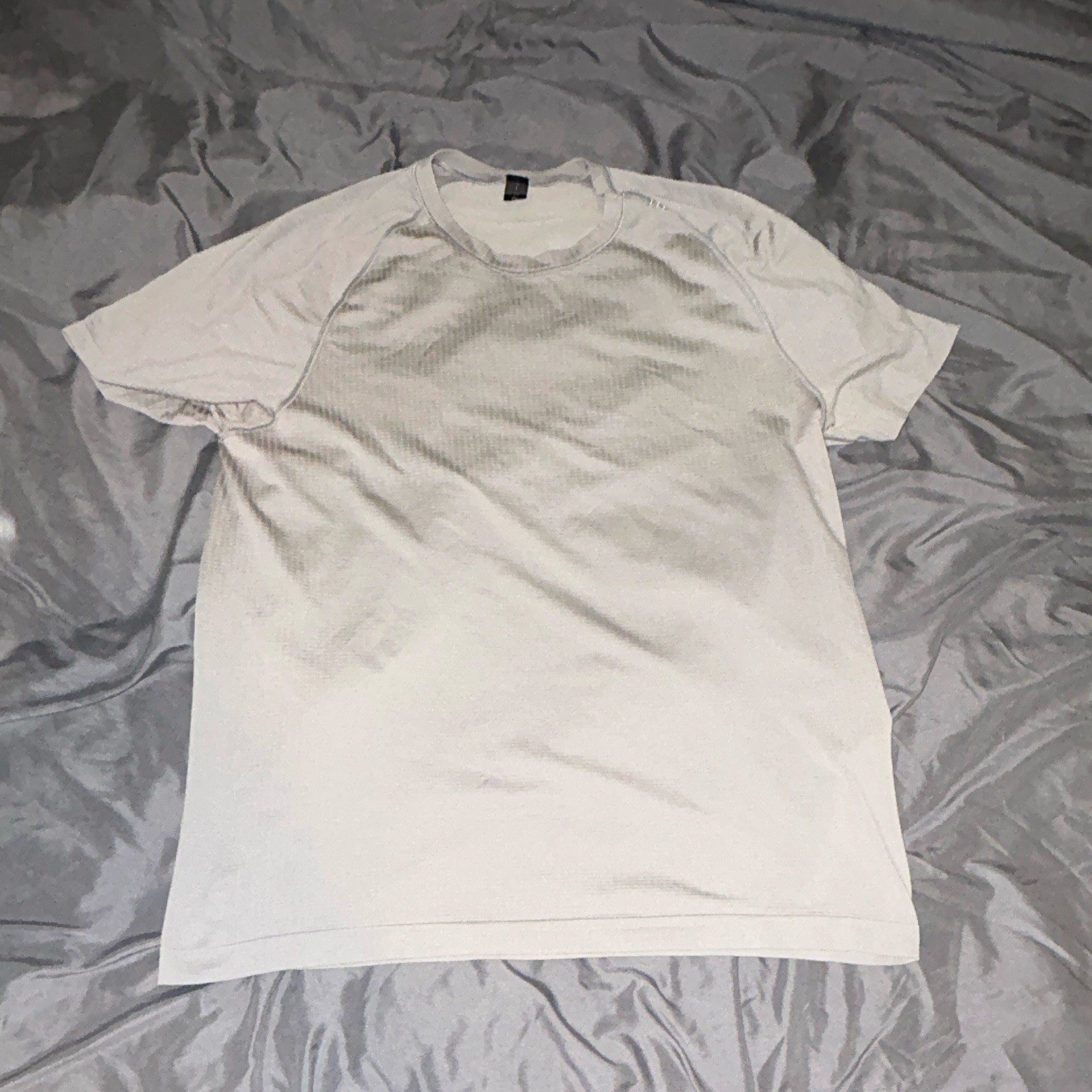 Lululemon Men’s Grey Tshirt Size Large