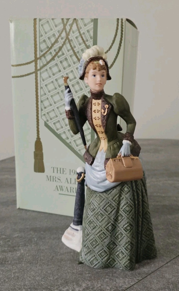 Vintage Avon 1987 President's Club Albee Award Full-Size Porcelain Lady w/Box