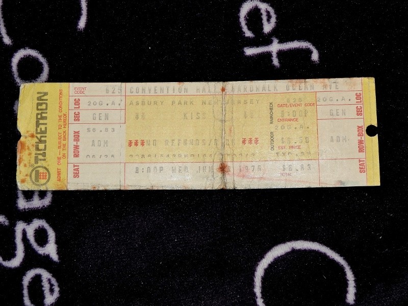 KISS 1975 FULL CONCERT TICKET- DRESSED TO KILL TOUR