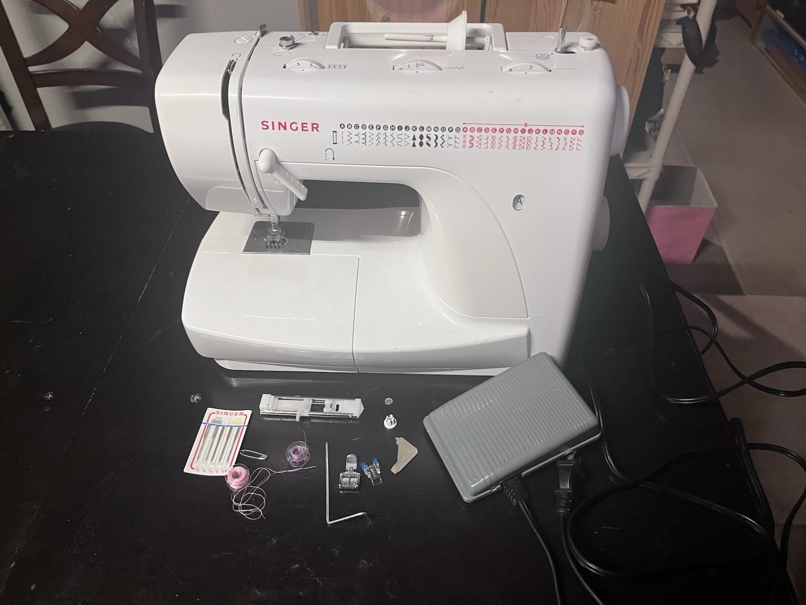Singer Model 2932 Vintage Sewing Machine