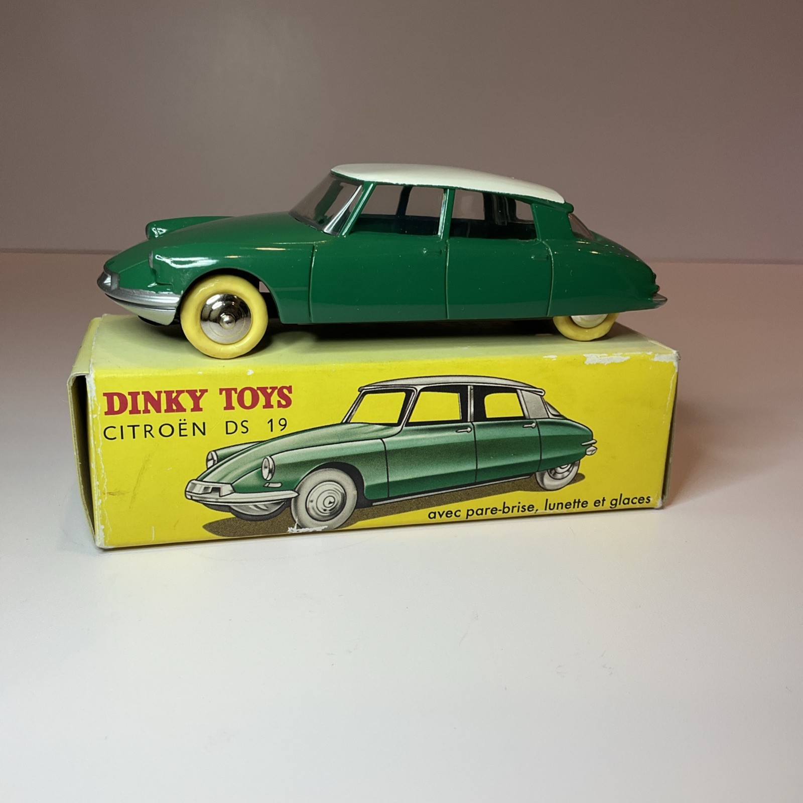 Vintage French Dinky Toys Citroen DS 19 Green White Roof 24CP Original Box