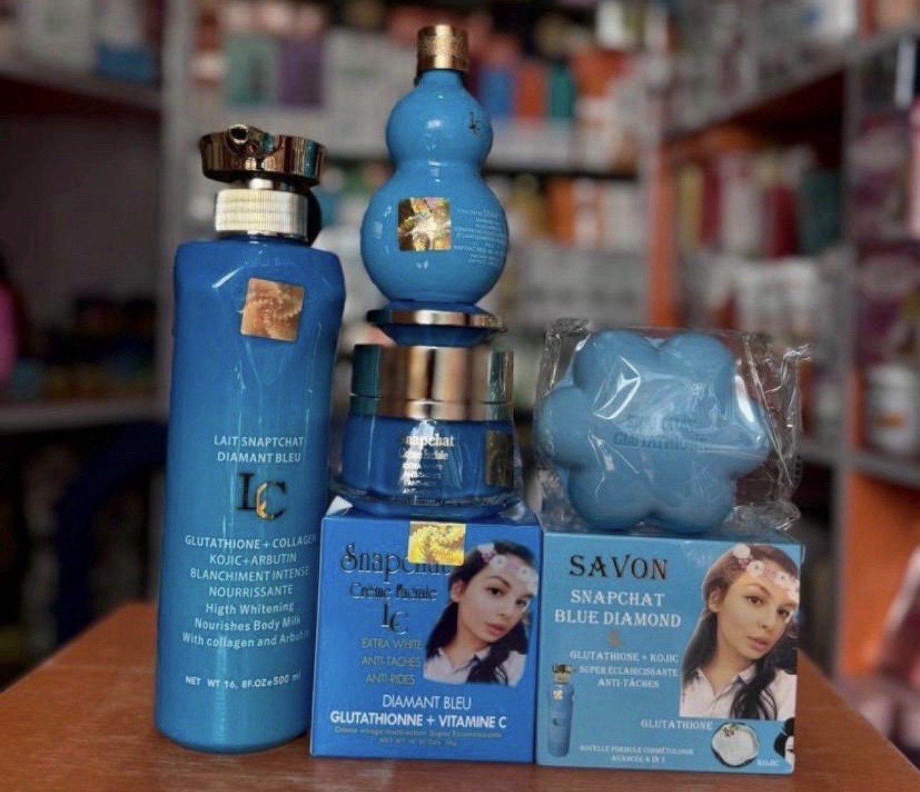  Lait Snapchat Diamant Bleu Skin Set blue  color , lotion ,serum .Soap 4pcs.