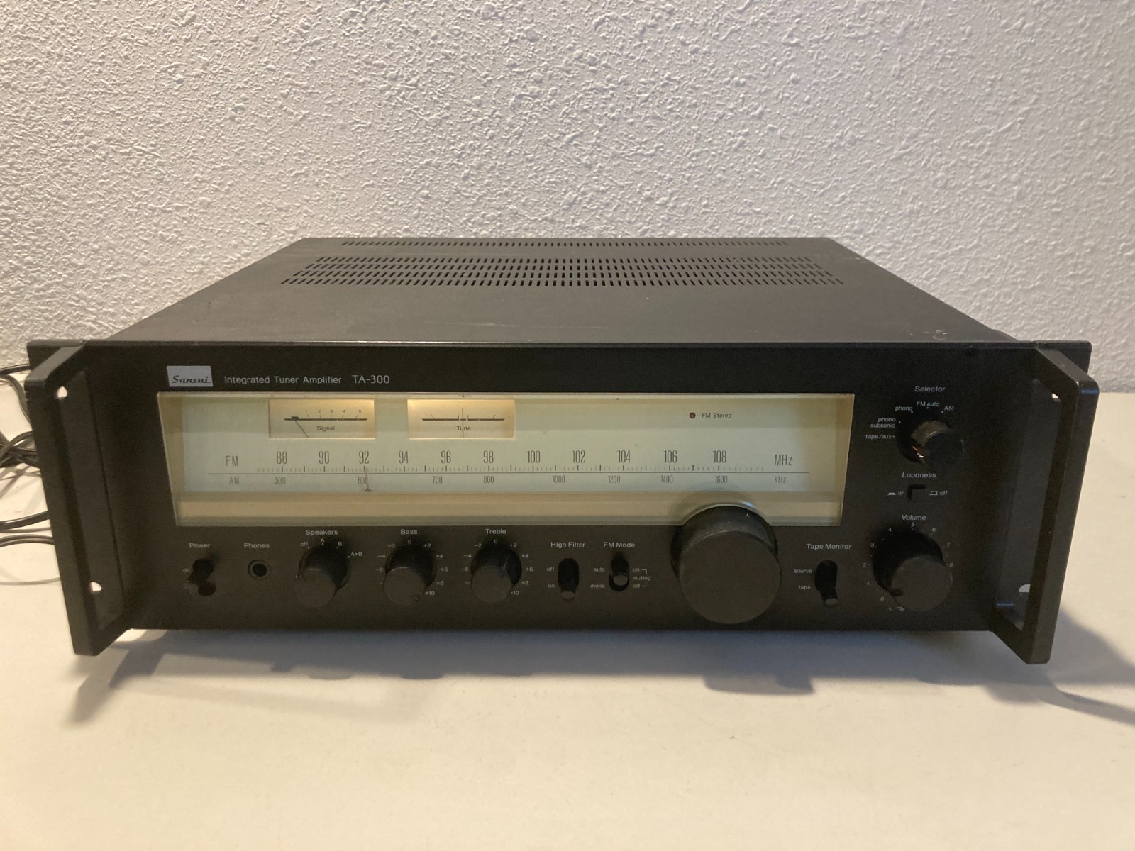 Sansui TA-300 Vintage AM/FM Integrated Tuner Amplifier Stereo Receiver Untested
