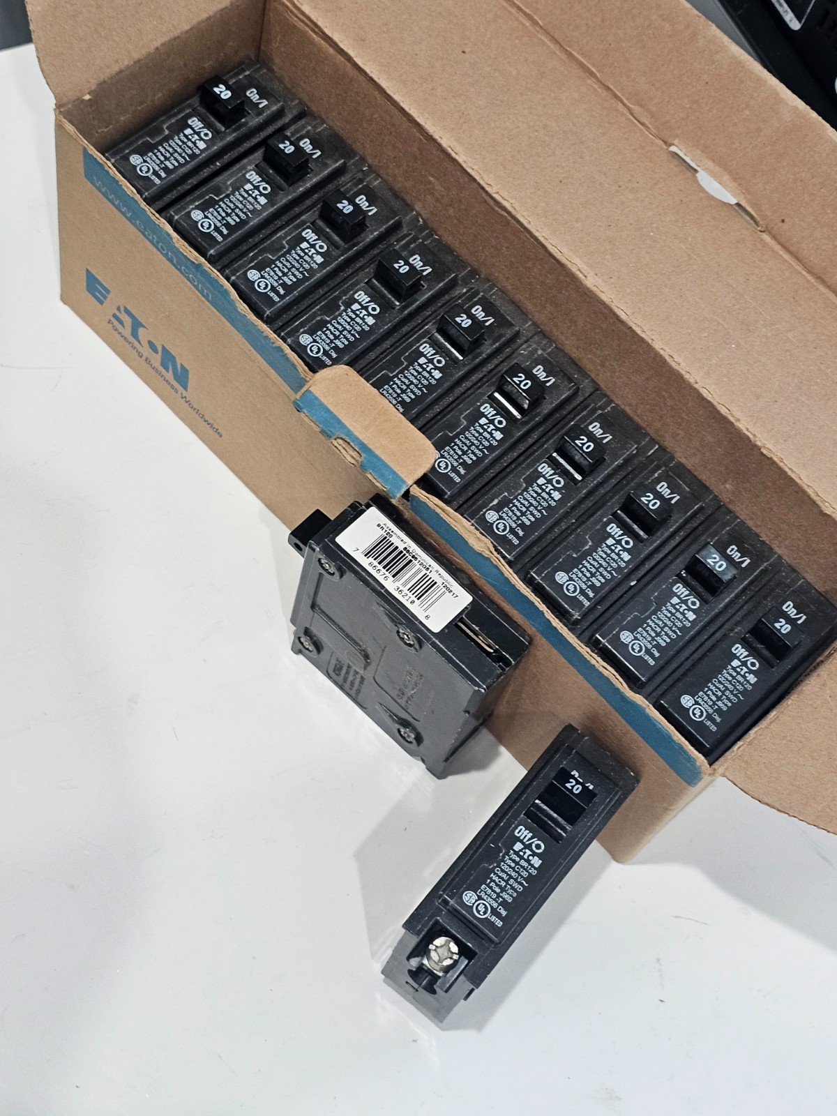 12 Pack Eaton BR120 20A Circuit Breaker Single Pole 120/240V NEW -SHIPS SAME DAY 12 Pack Eaton BR120 20A Circuit Breaker Single Pole 120/240V NEW -SHIPS SAME DAY