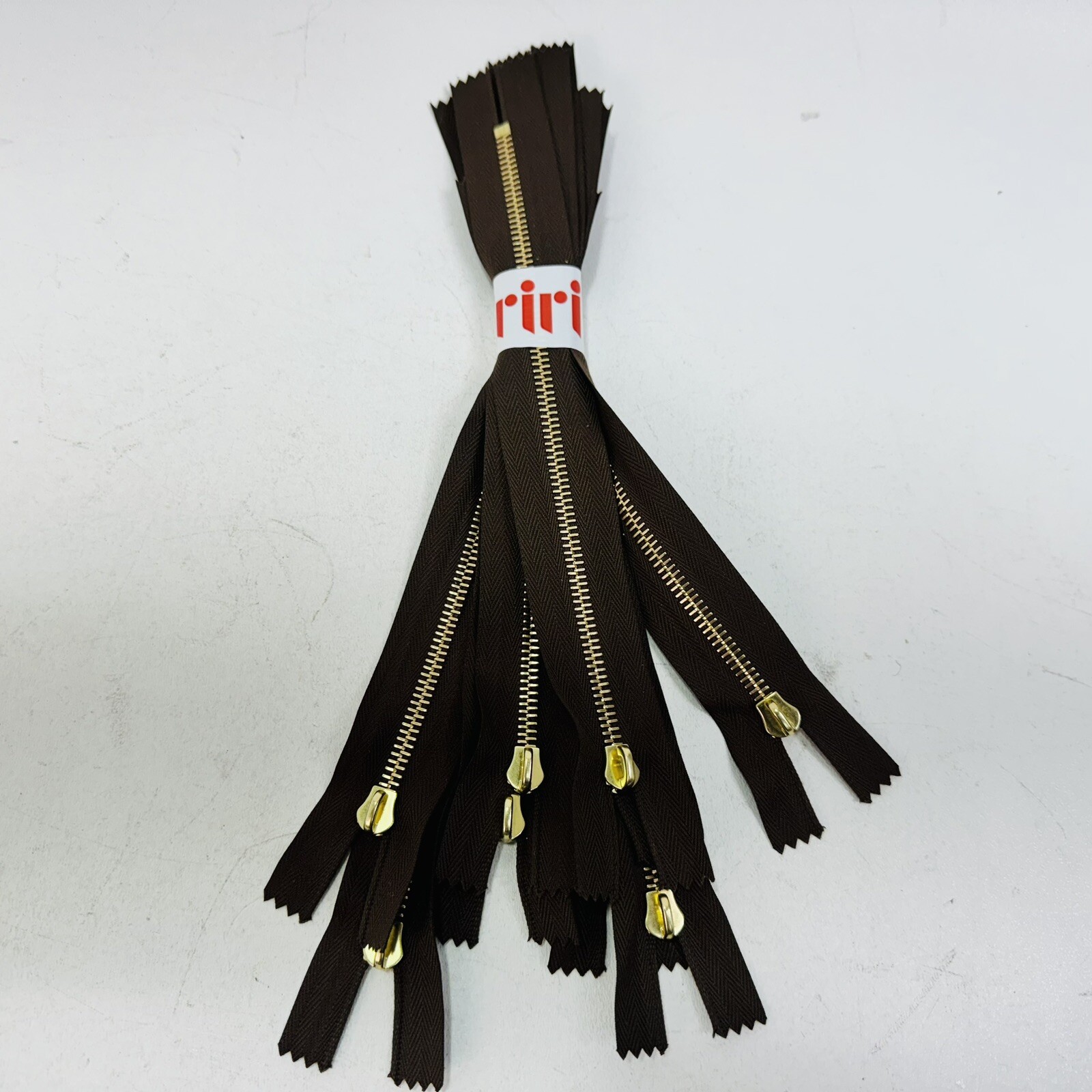 9X - RiRi Zipper M6, One Way Separating End GOLD, Brown, Twill Flach 9 9X - RiRi Zipper M6, One Way Separating End GOLD, Brown, Twill Flach 9