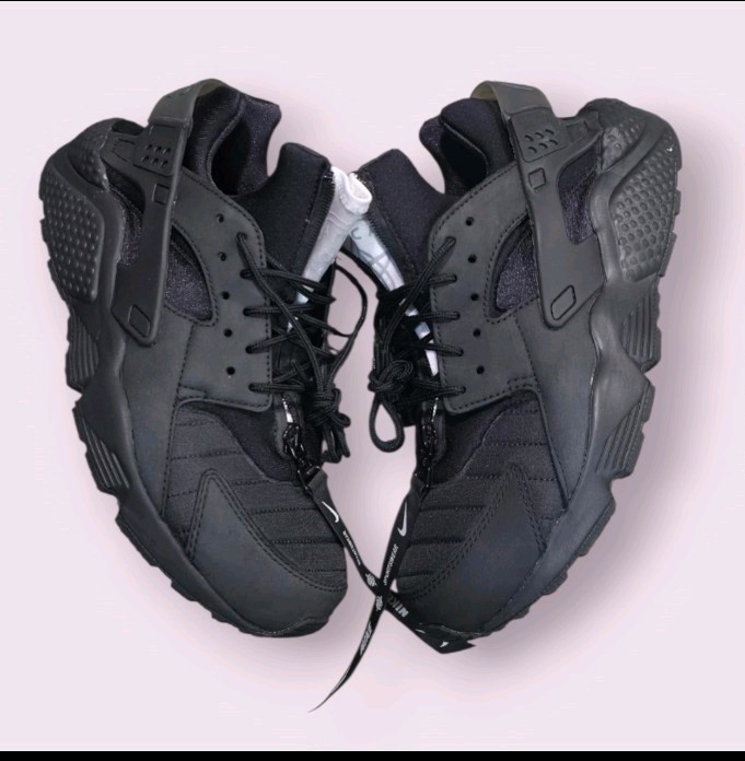 Size 9 - Nike Air Huarache Run City QS NYC New York Black Mens AJ5578-001 Size 9 - Nike Air Huarache Run City QS NYC New York Black Mens AJ5578-001