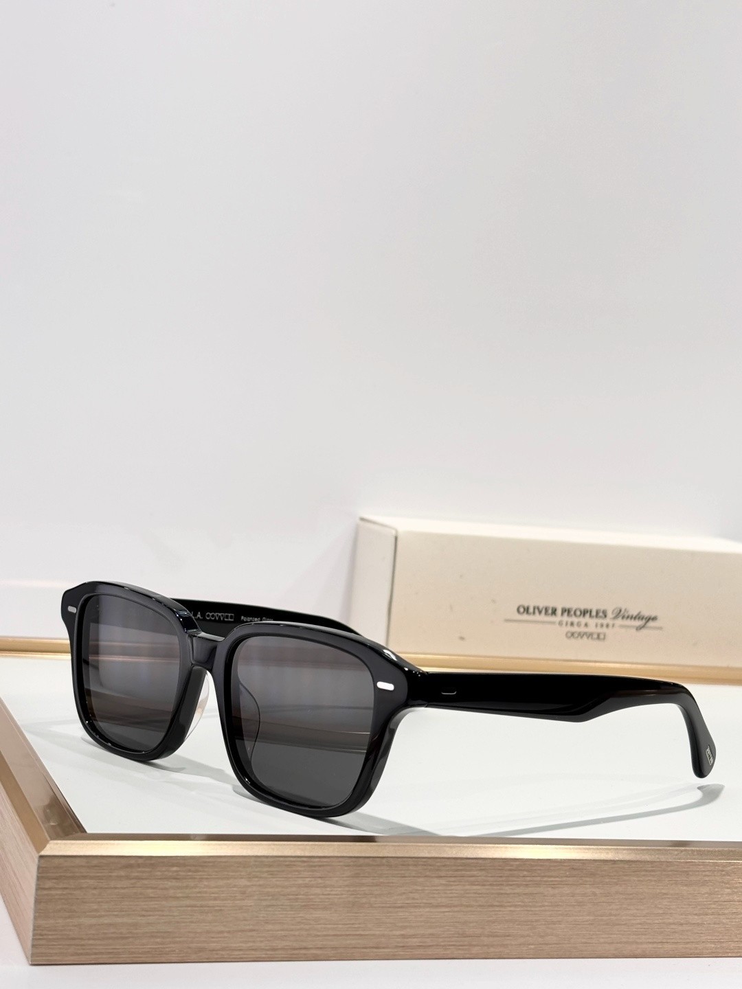 OLIVER PEOPLES OV5562SU Square Sunglasses Black Frame Gray Lenses 51-18-145 OLIVER PEOPLES OV5562SU Square Sunglasses Black Frame Gray Lenses 51-18-145