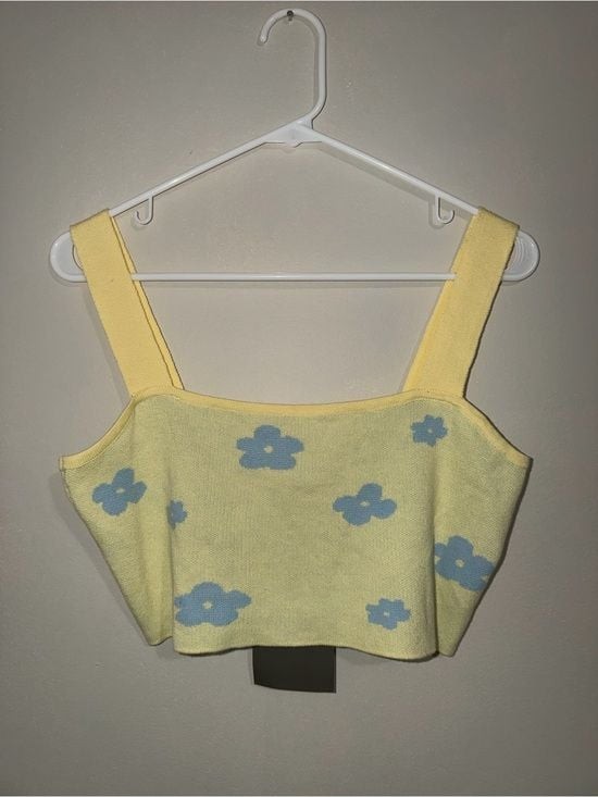 Lelis Collection Women’s Small Yellow Blue Floral Knit Crop Tank NWT Lelis Collection Women’s Small Yellow Blue Floral Knit Crop Tank NWT