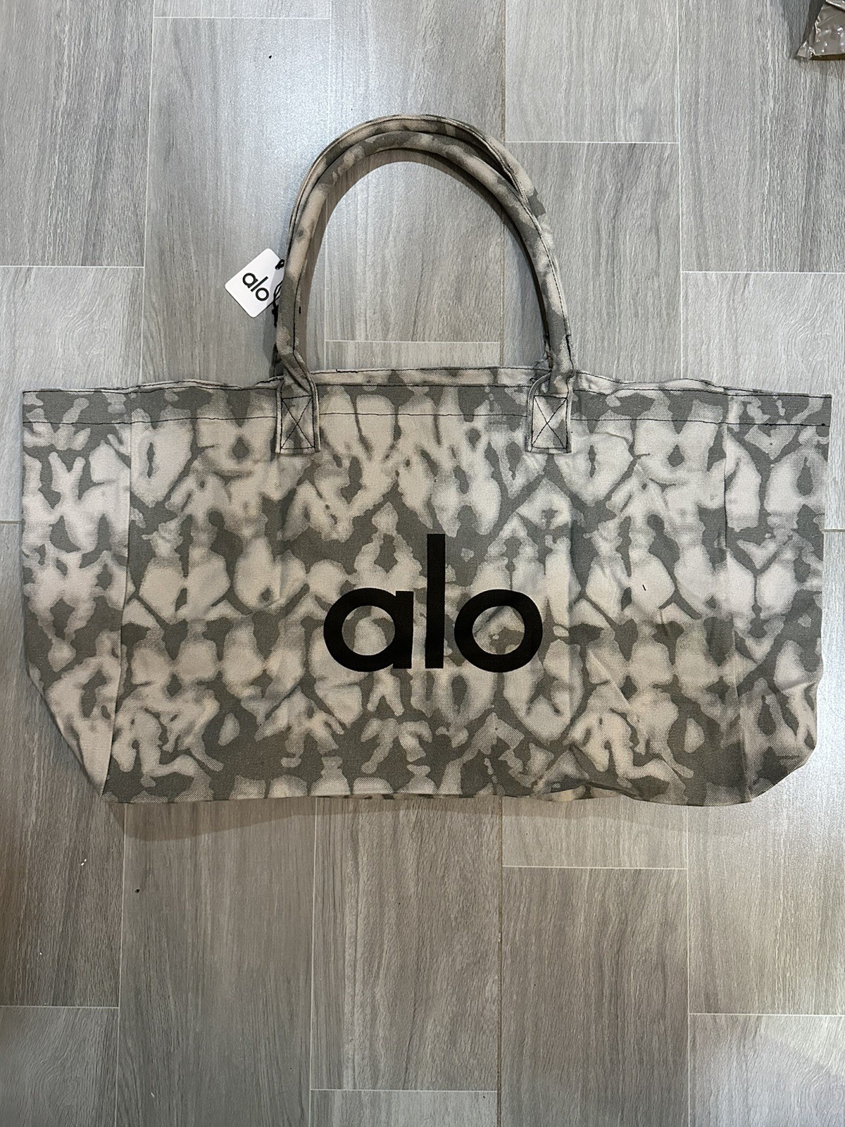 Alo Yoga Tote Bag Large Gray Canvas Tie Dye - Beach / Gym Bag - New with Tags