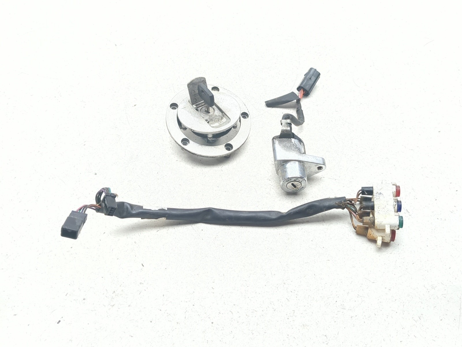 04-12 Victory Kingpin Lock Set Ignition Switch Cap Key Indicator harness